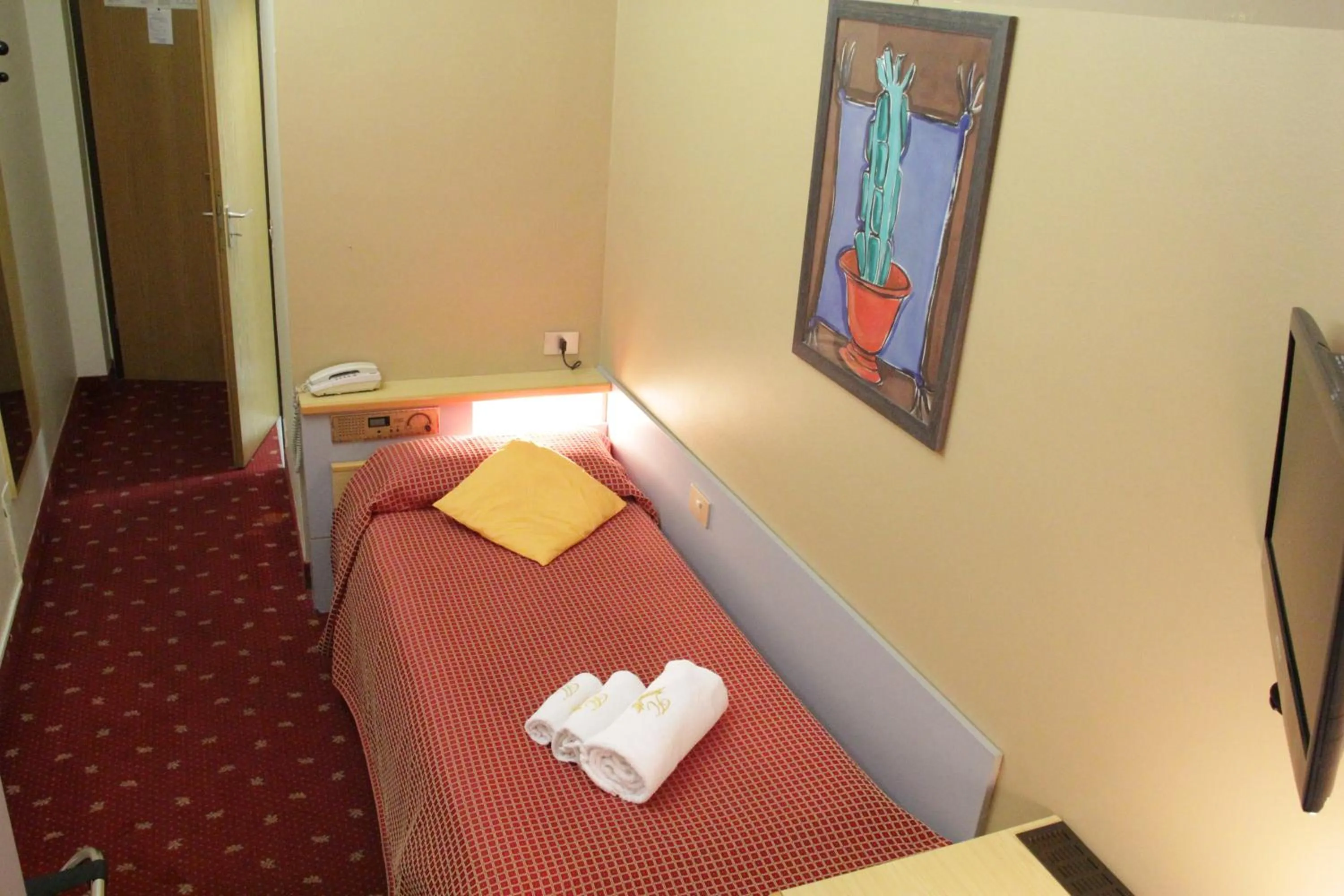 Bedroom, Bed in Hotel Lugano