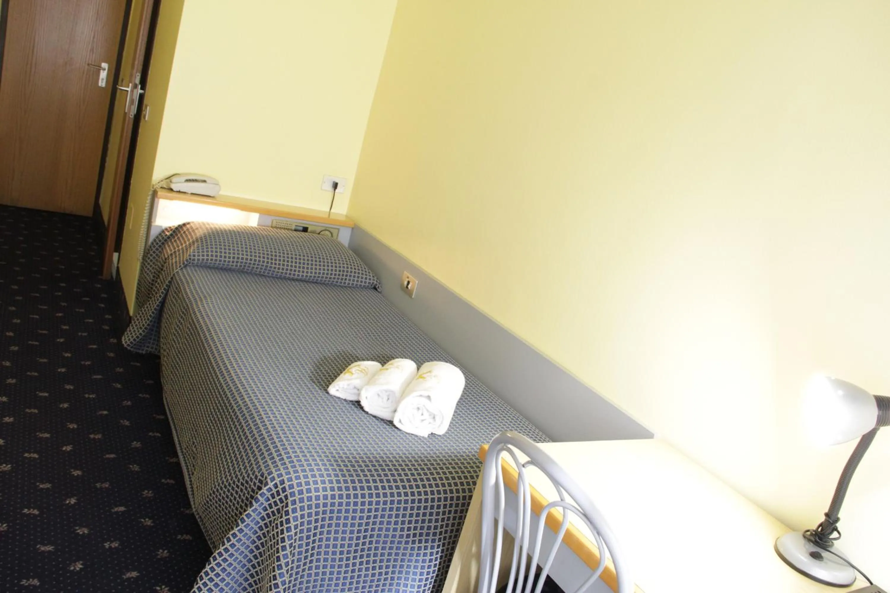 Bedroom, Bed in Hotel Lugano