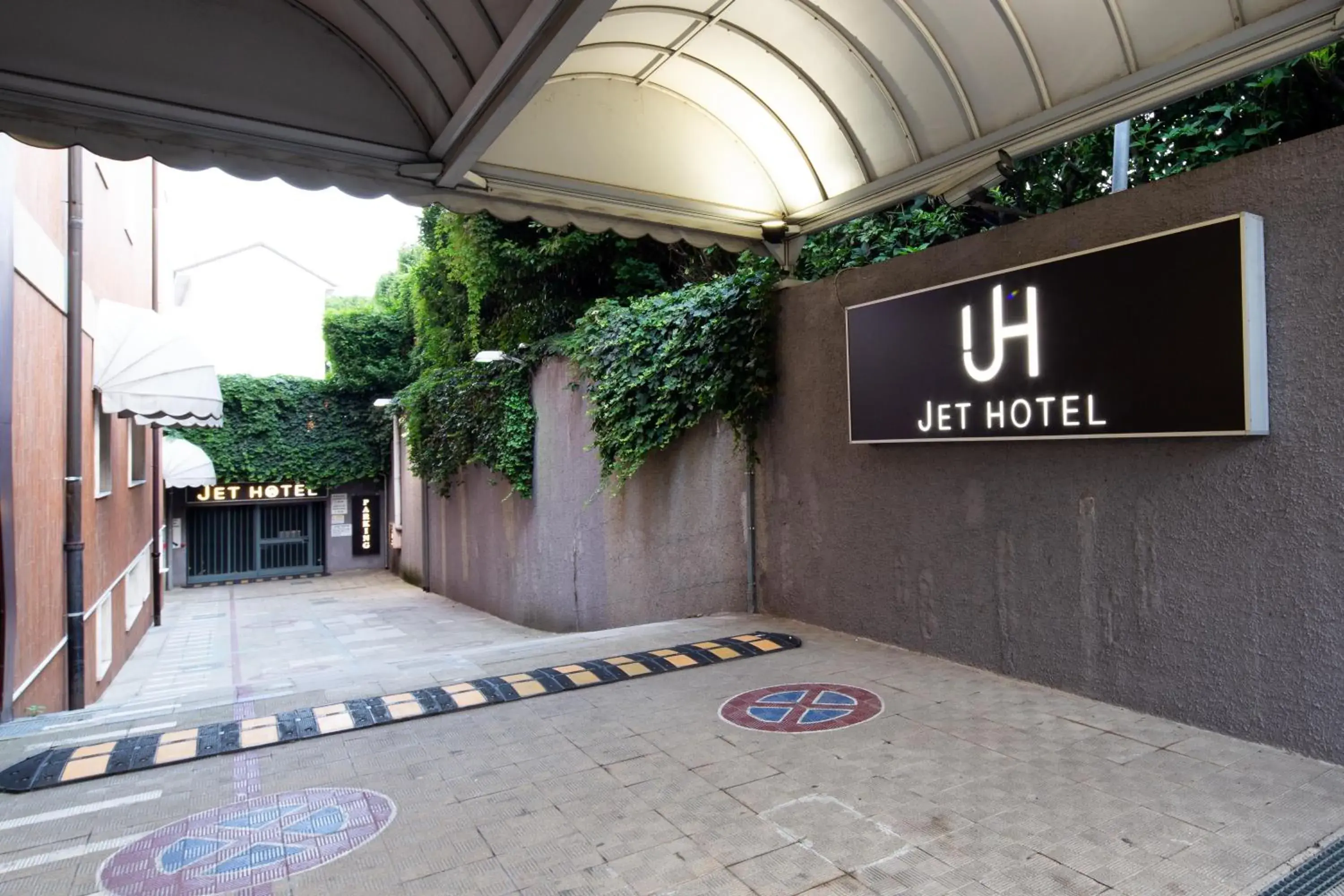 Property building in Jet Hotel, Sure Hotel Collection by Best Western Property building in Jet Hotel, Sure Hotel Collection by Best Western