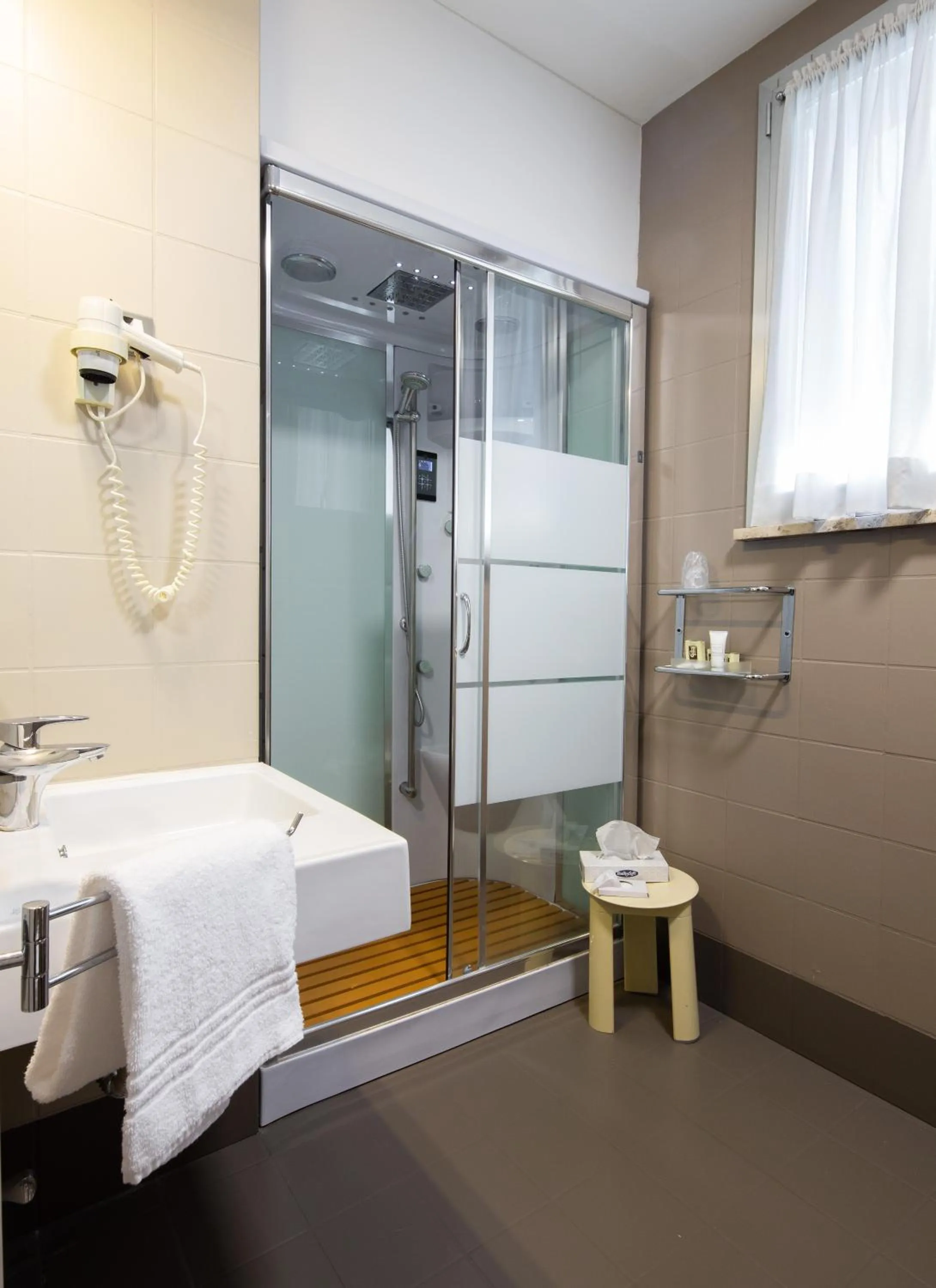 Bathroom in Jet Hotel, Sure Hotel Collection by Best Western