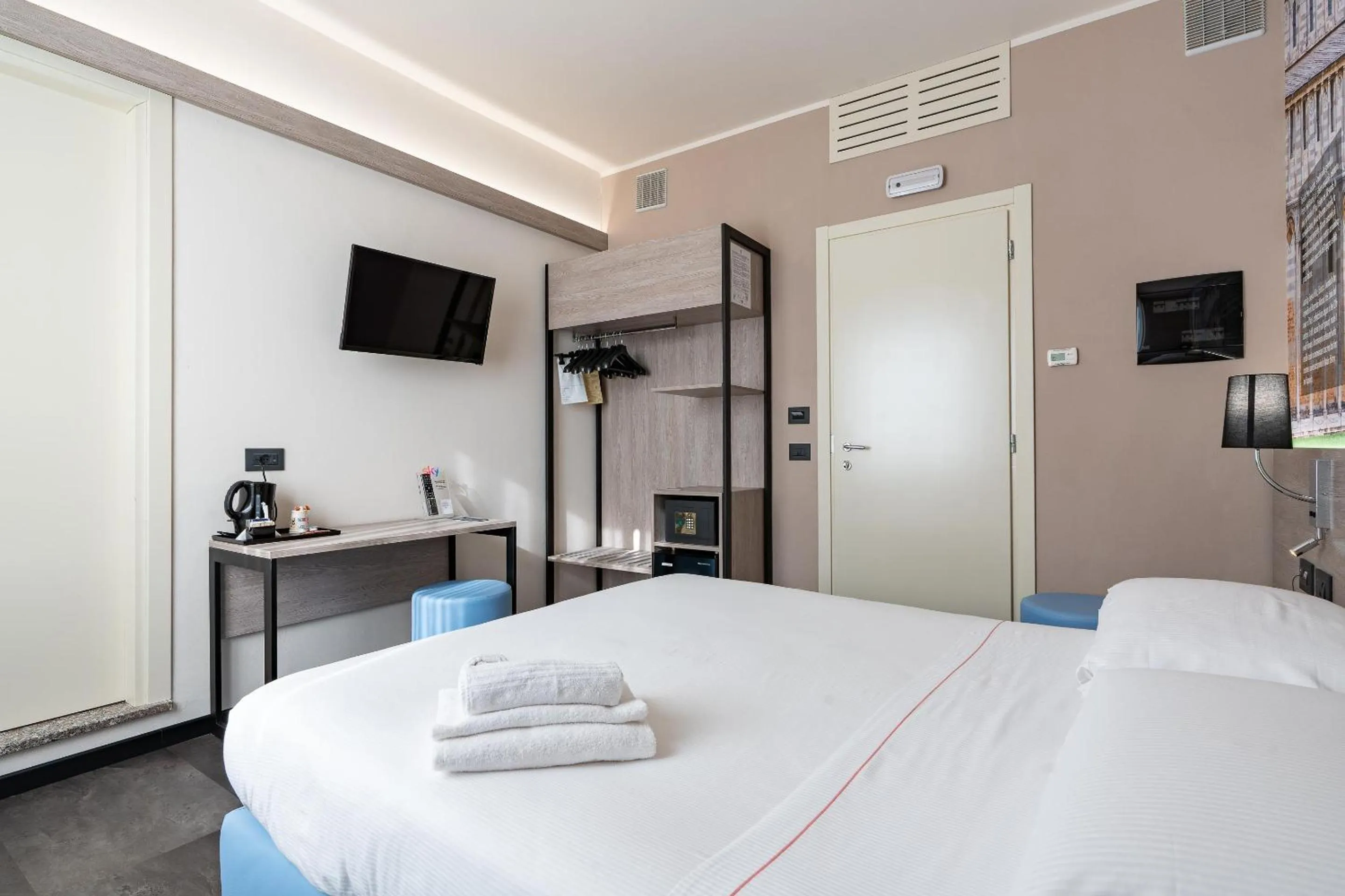 Bedroom, Bed in Jet Hotel, Sure Hotel Collection by Best Western