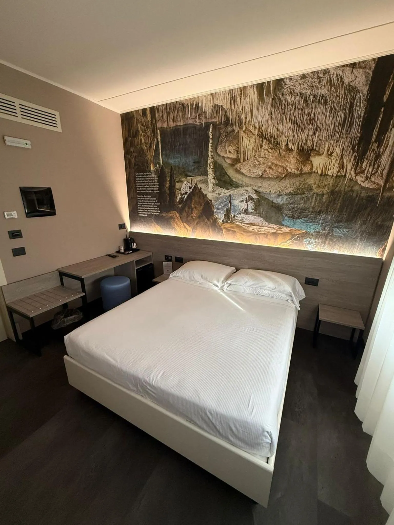 Bed in Jet Hotel, Sure Hotel Collection by Best Western