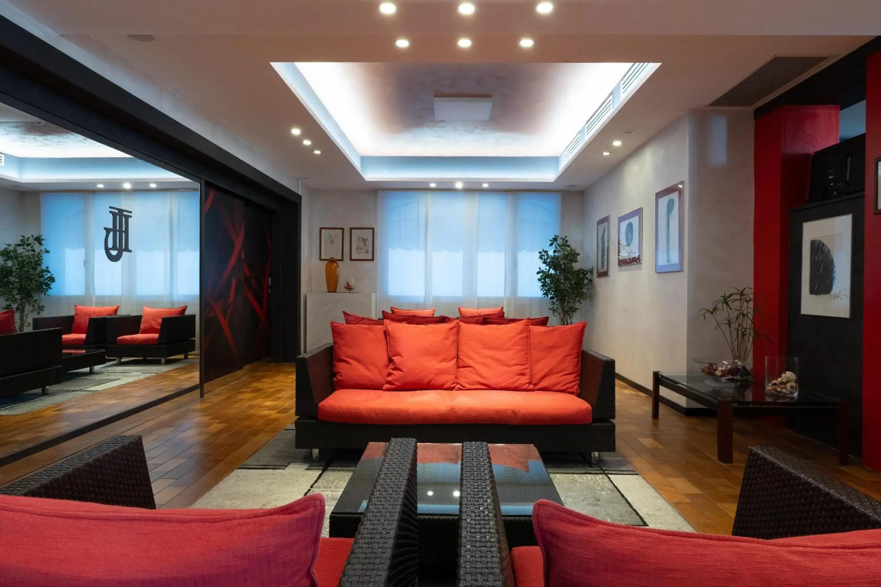 Lobby or reception in Jet Hotel, Sure Hotel Collection by Best Western Lobby or reception in Jet Hotel, Sure Hotel Collection by Best Western