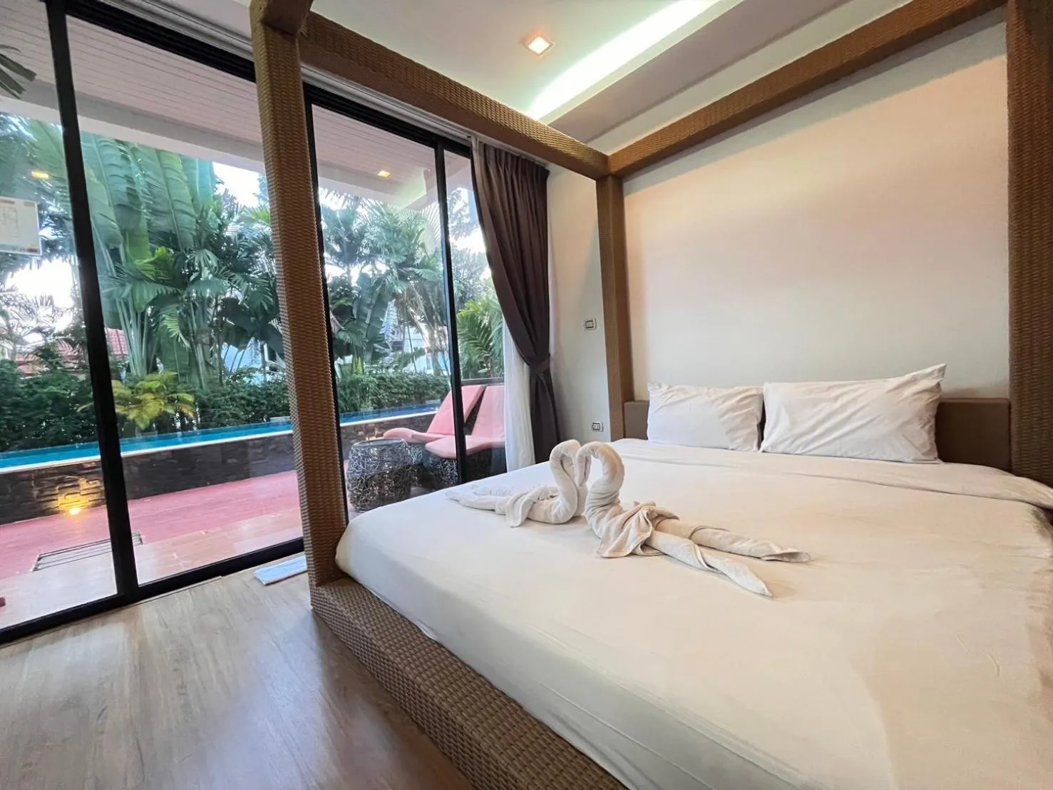 Swimming pool, Bed in Z&Z House