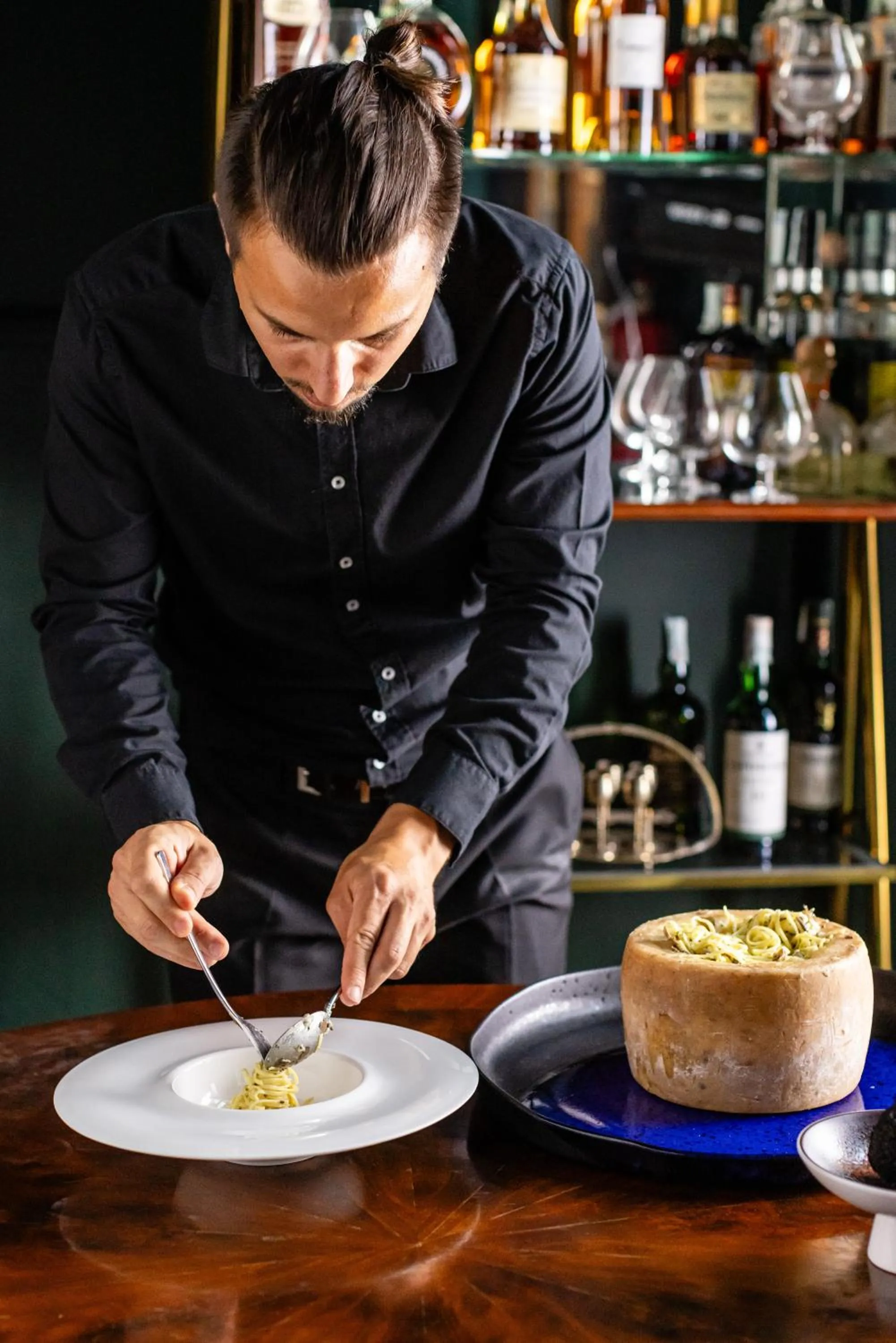 People in Hotel Continentale