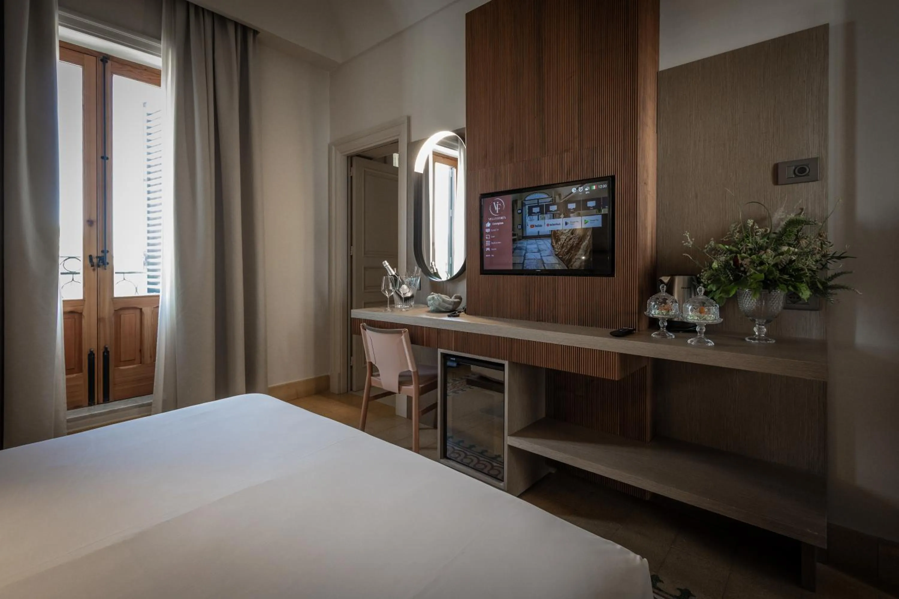 Photo of the whole room, Bed in Villa Favorita Hotel & Events