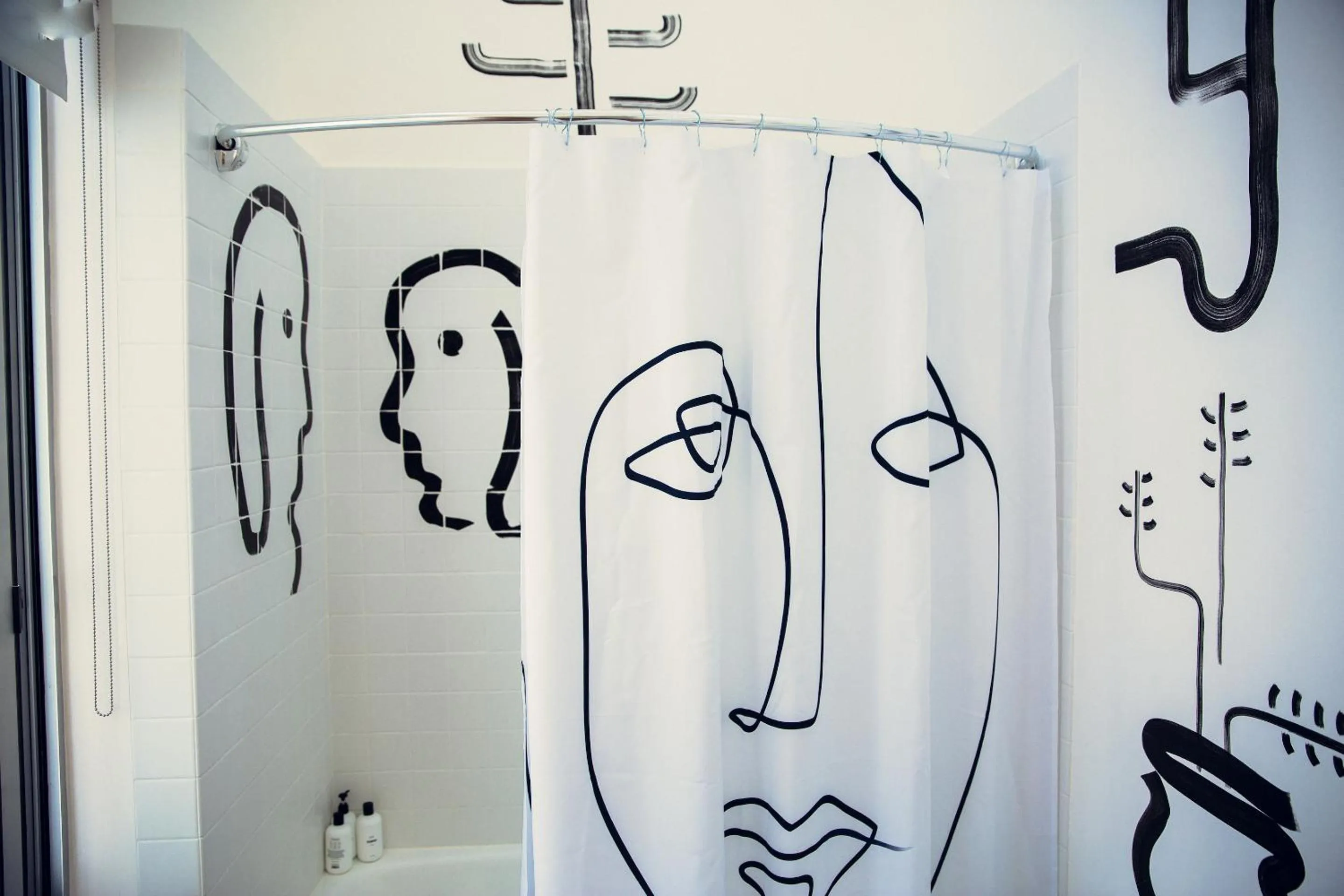 Bathroom in STAY OPEN Venice Beach