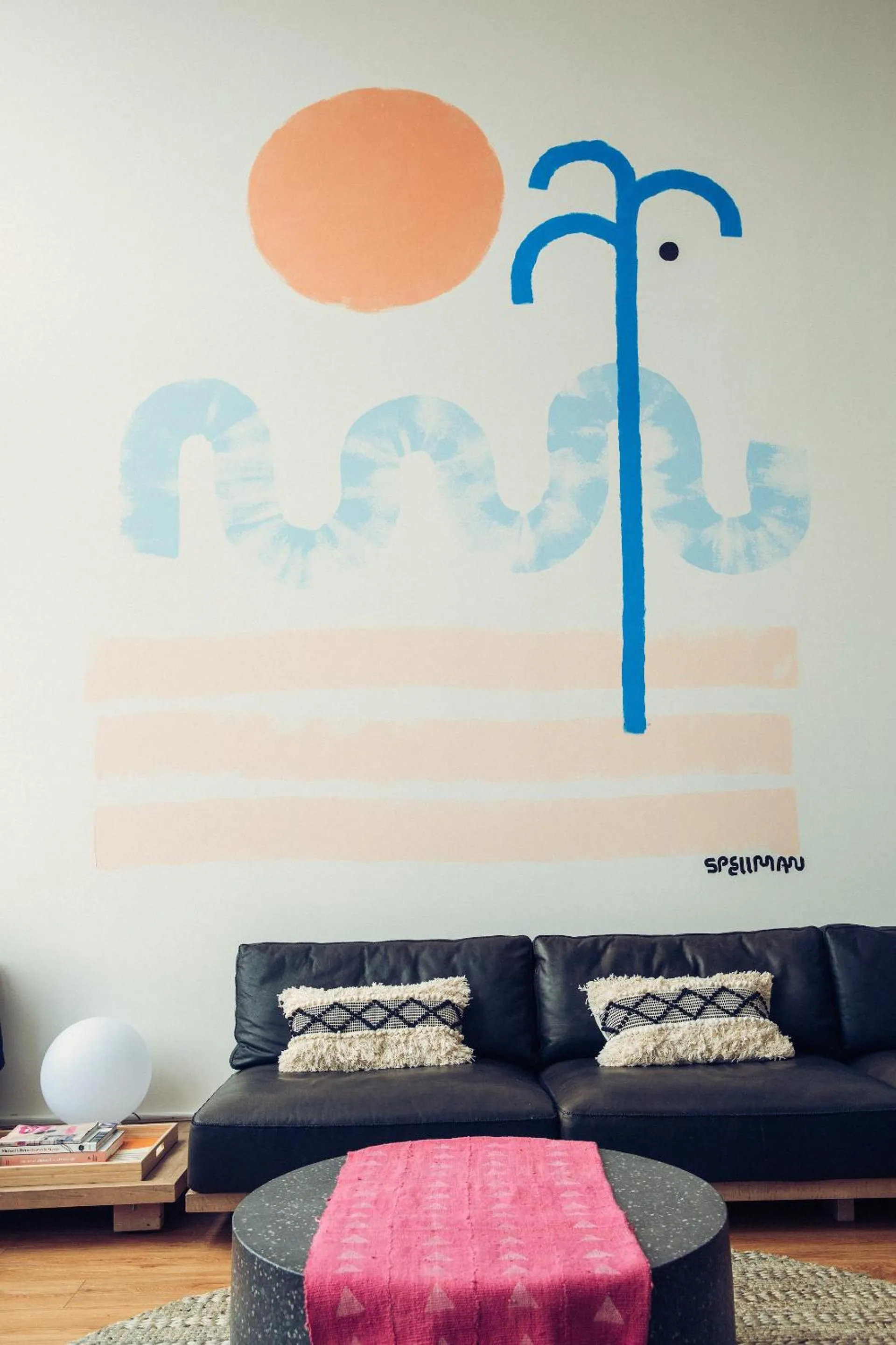 Communal lounge/ TV room in STAY OPEN Venice Beach