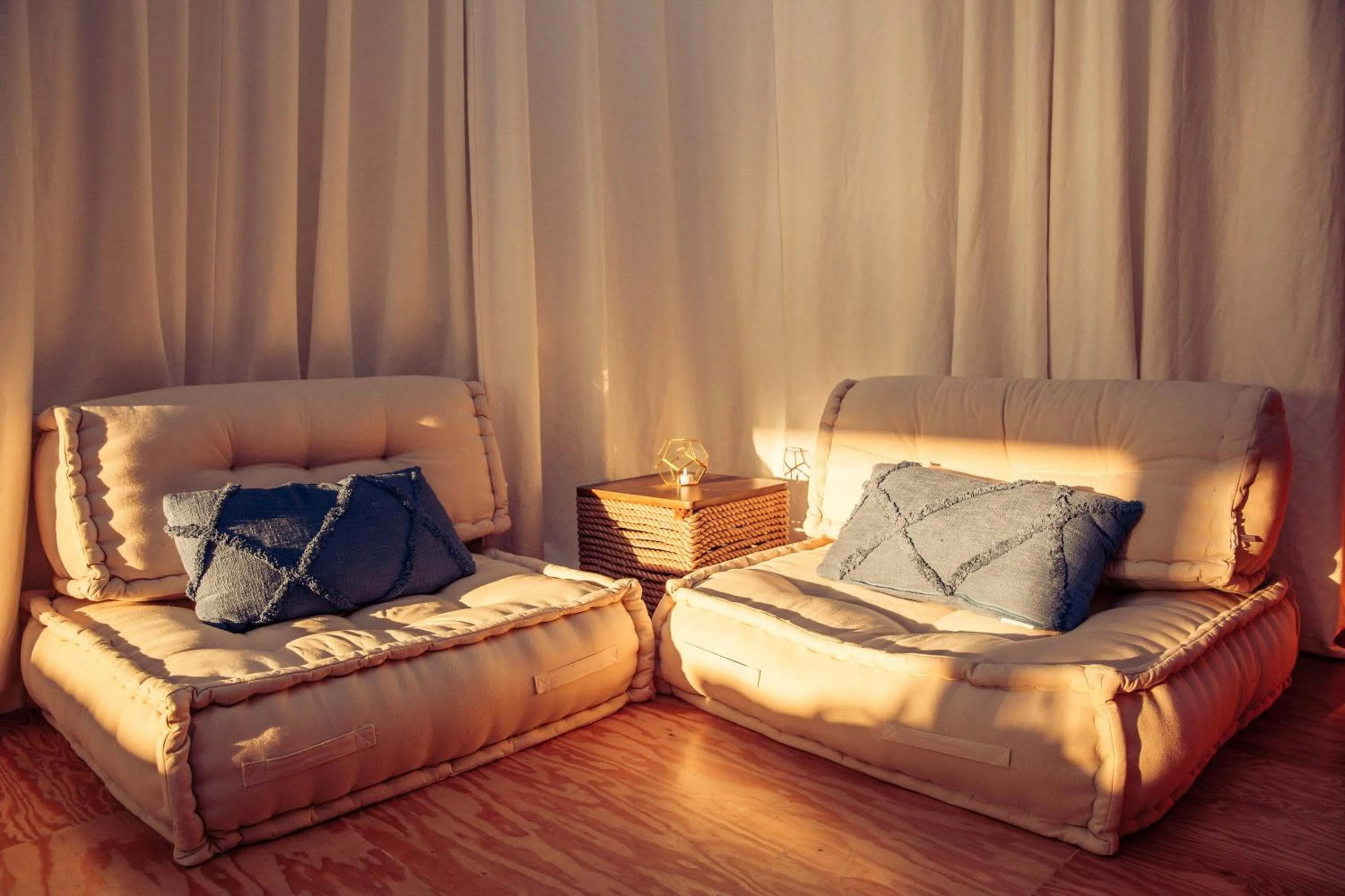 Communal lounge/ TV room in STAY OPEN Venice Beach