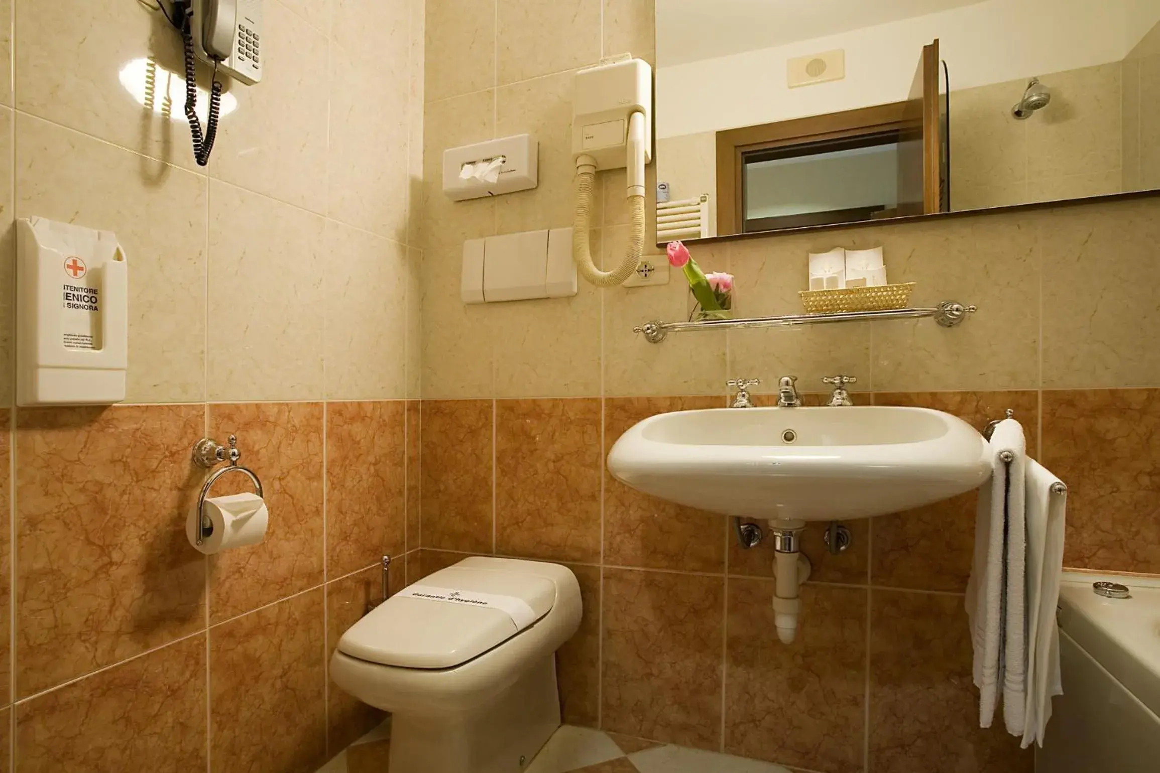 Bathroom in Hotel Excelsior San Marco Bathroom in Hotel Excelsior San Marco