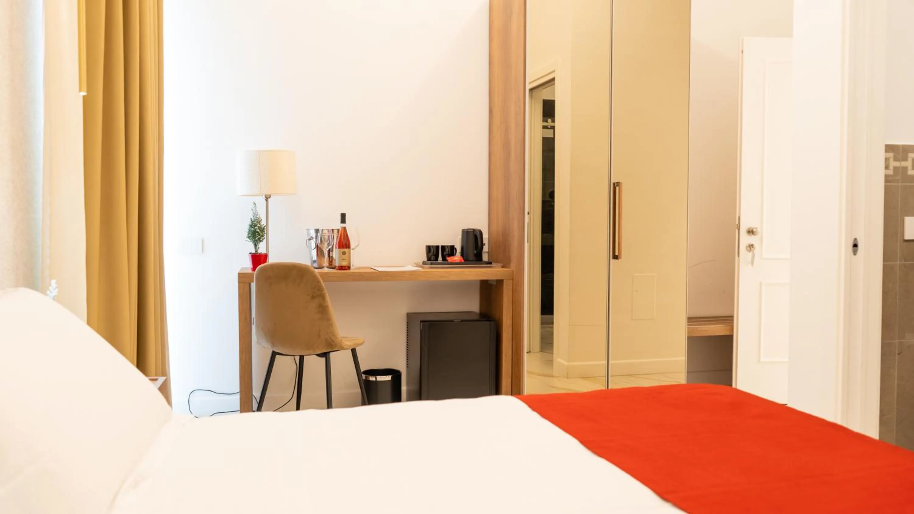 wardrobe, Bed in Hotel Diana