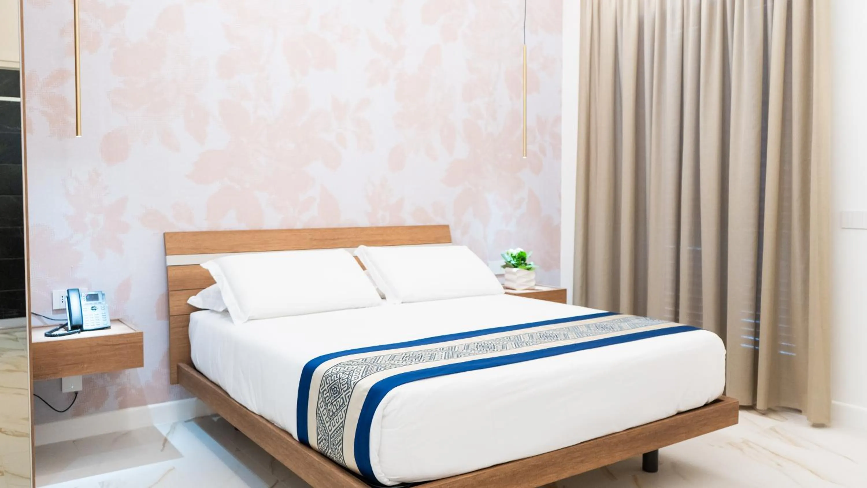 Bedroom, Bed in Hotel Diana