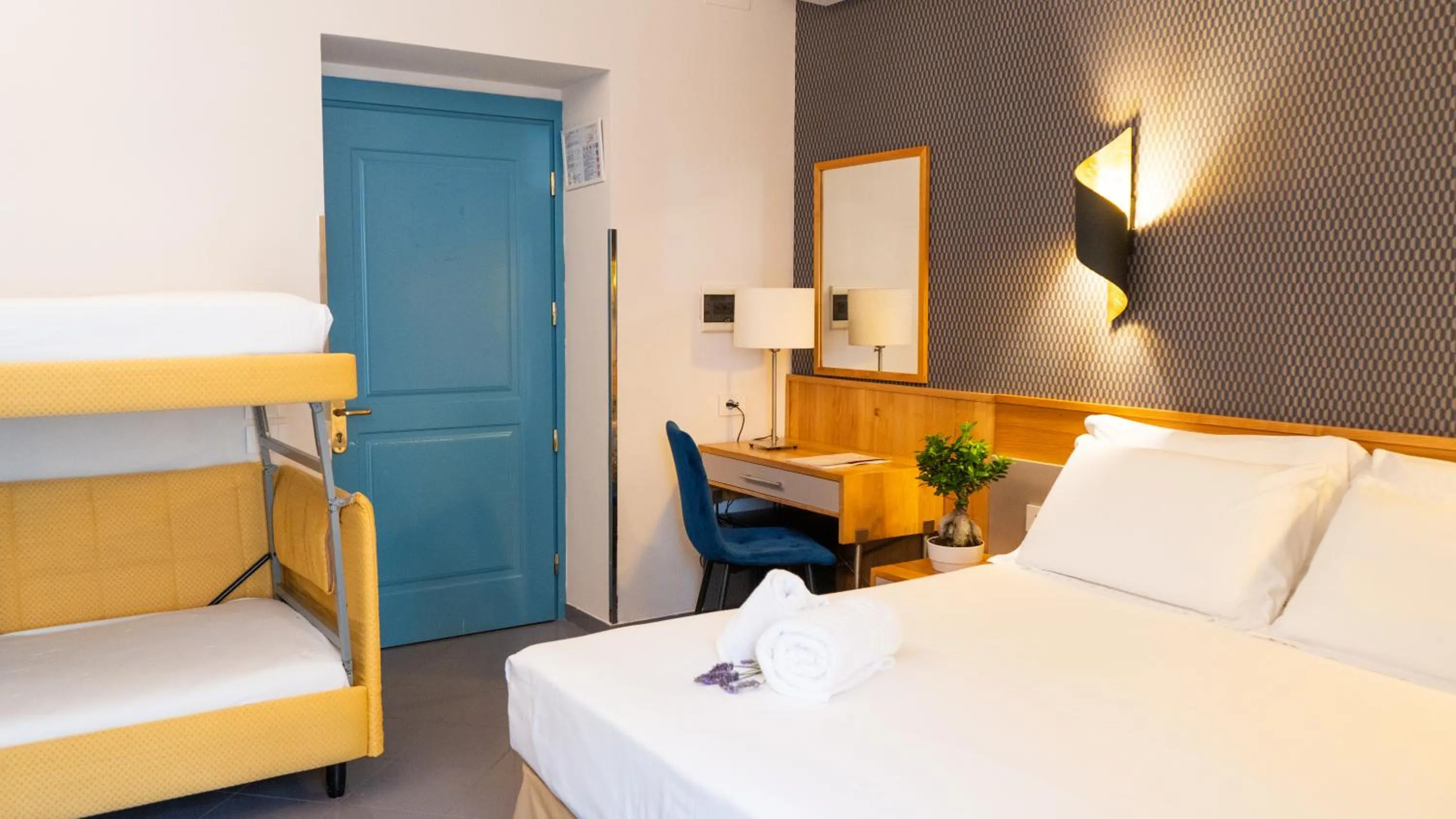 bunk bed, Bed in Hotel Diana