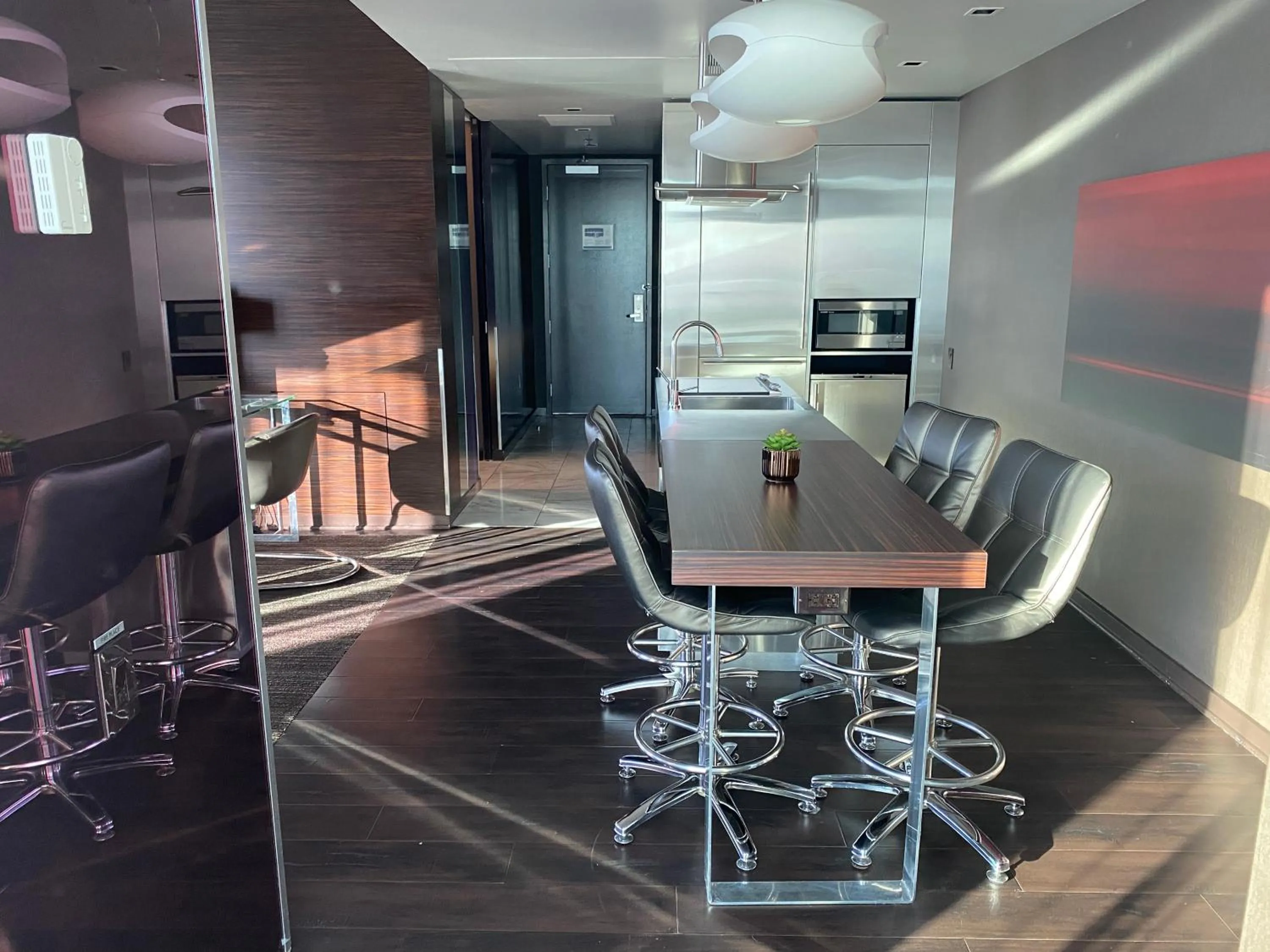 Dining area in Private Luxury Panoramic Suite at Palms Place