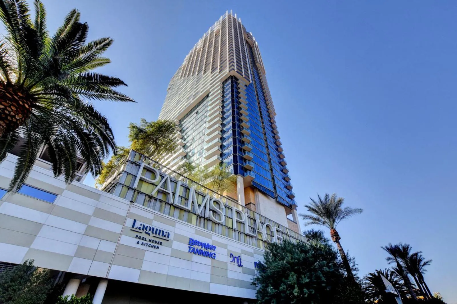 Private Luxury Panoramic Suite at Palms Place