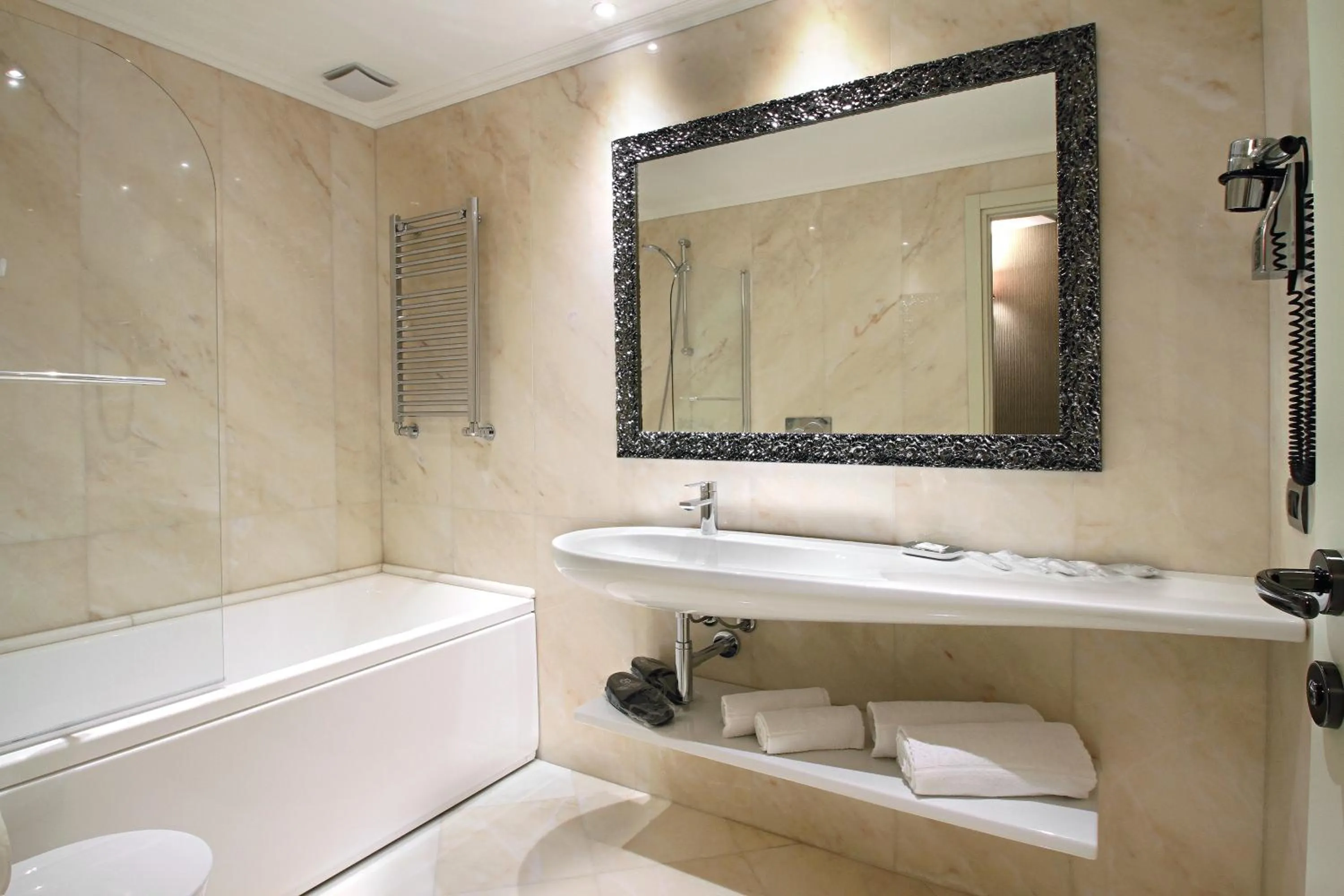 Bathroom in Hotel San Pietro