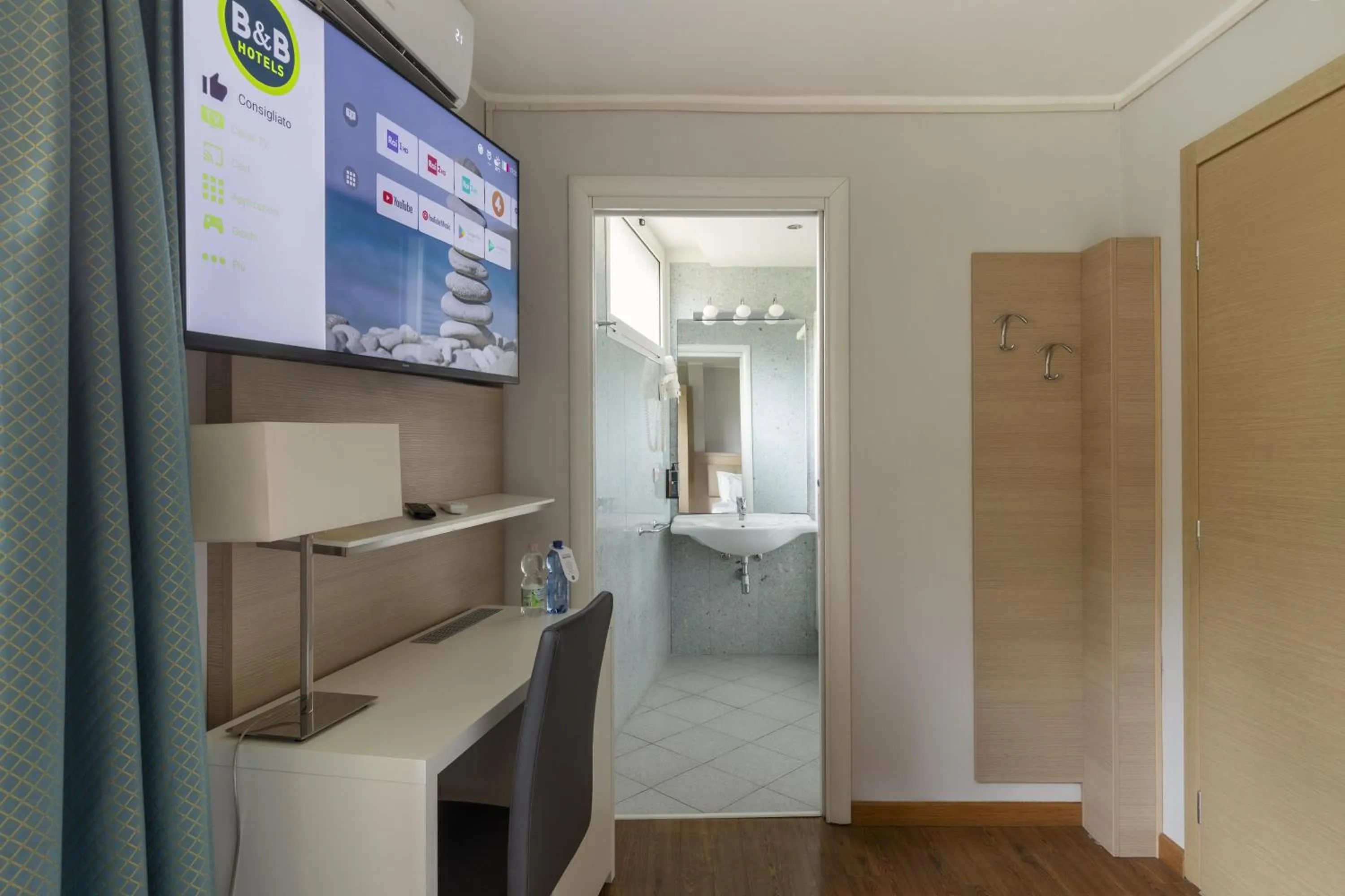 Photo of the whole room in B&B Hotels Park Hotel Suisse Santa Margherita Ligure