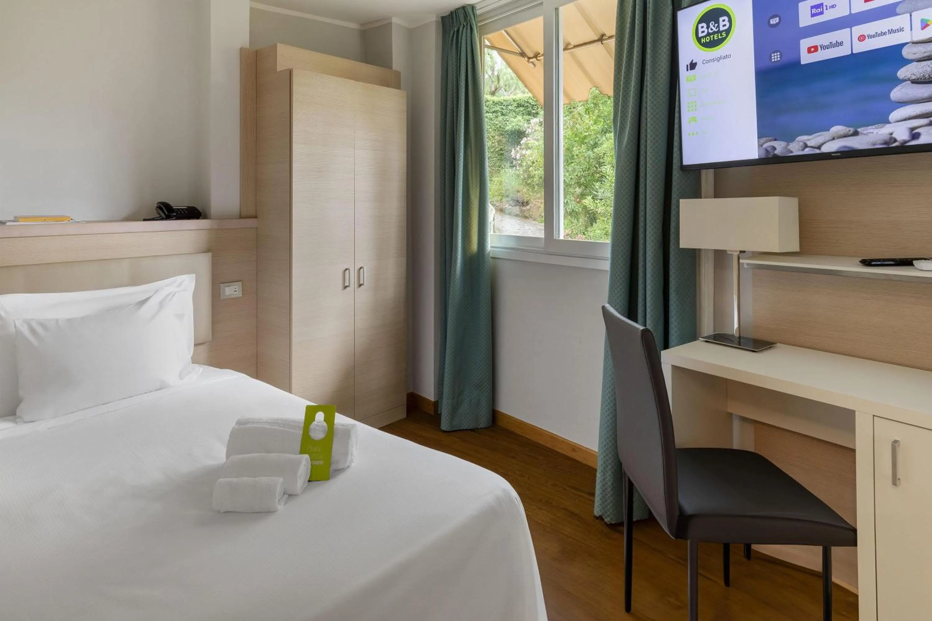 Photo of the whole room, Bed in B&B Hotels Park Hotel Suisse Santa Margherita Ligure