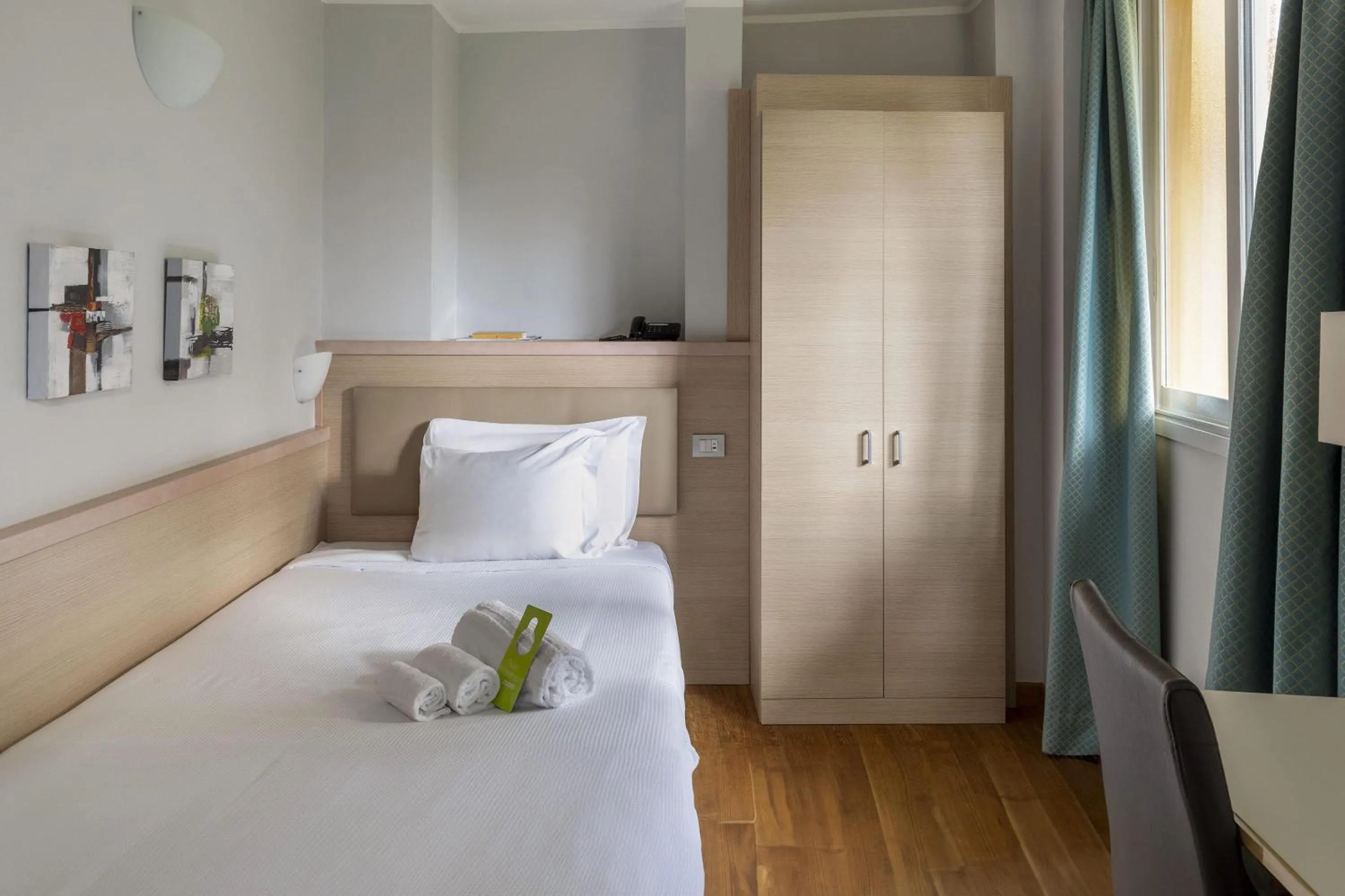 Photo of the whole room, Bed in B&B Hotels Park Hotel Suisse Santa Margherita Ligure