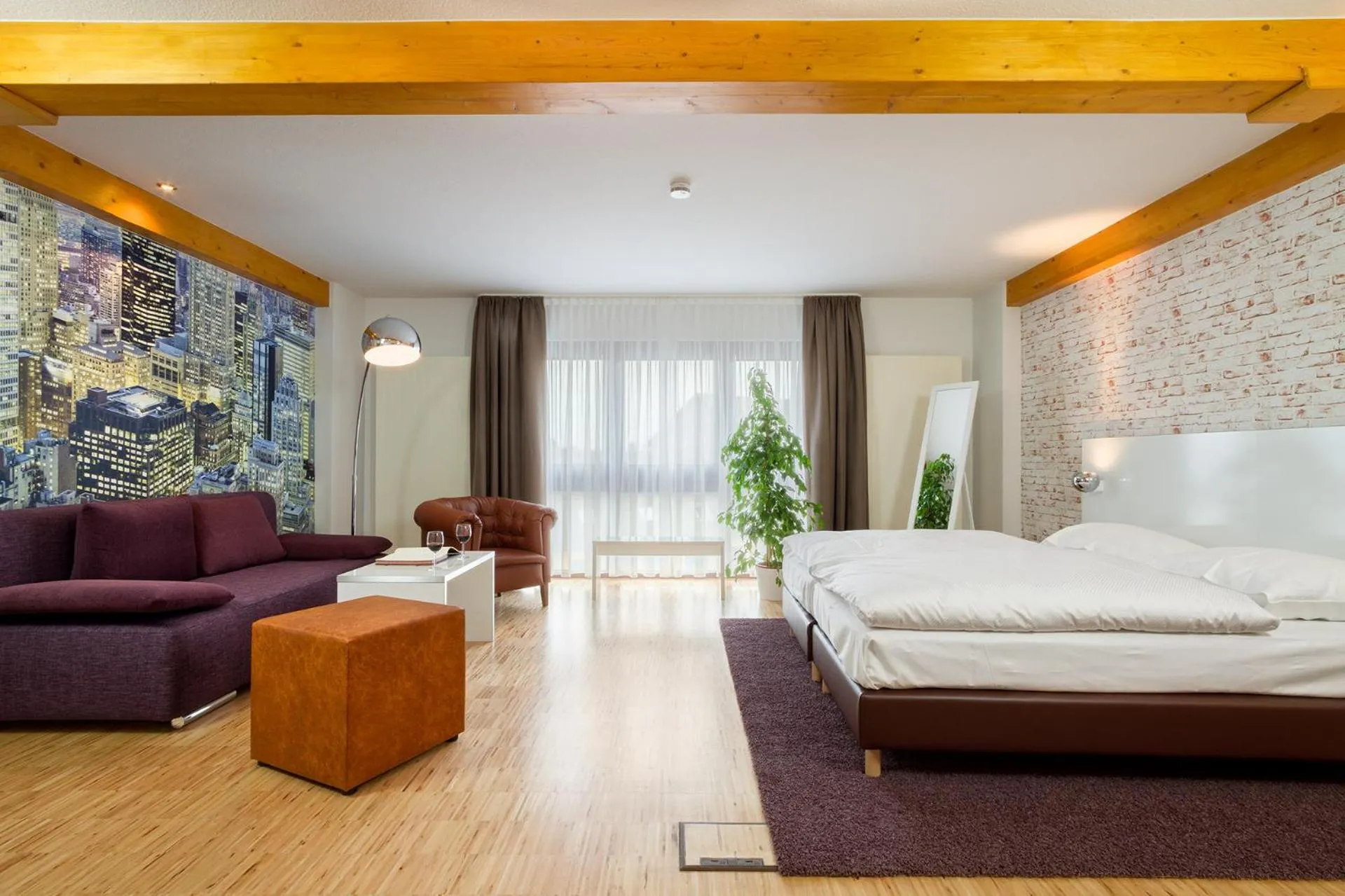 Photo of the whole room, Bed in Hotel l'adresse garni