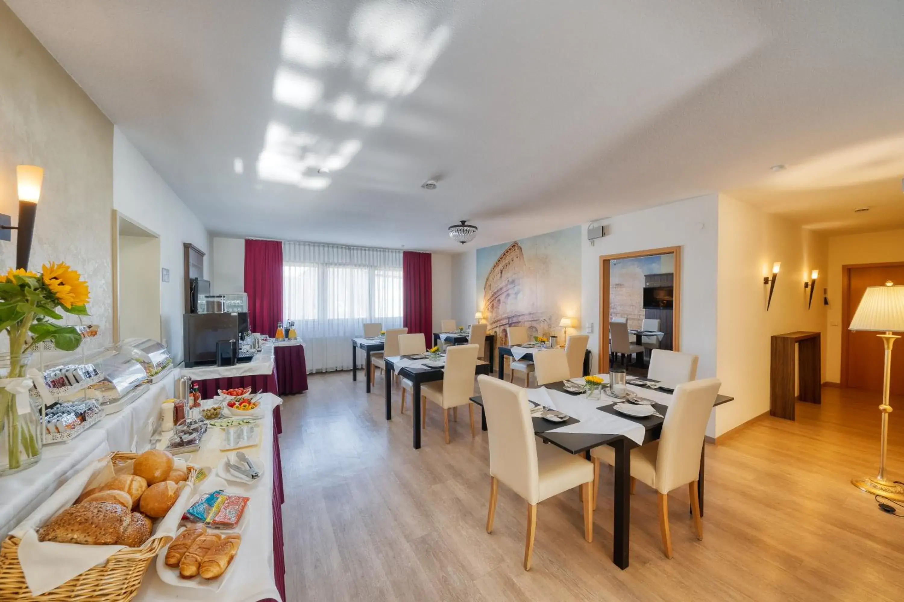 Dining area in Hotel l'adresse garni