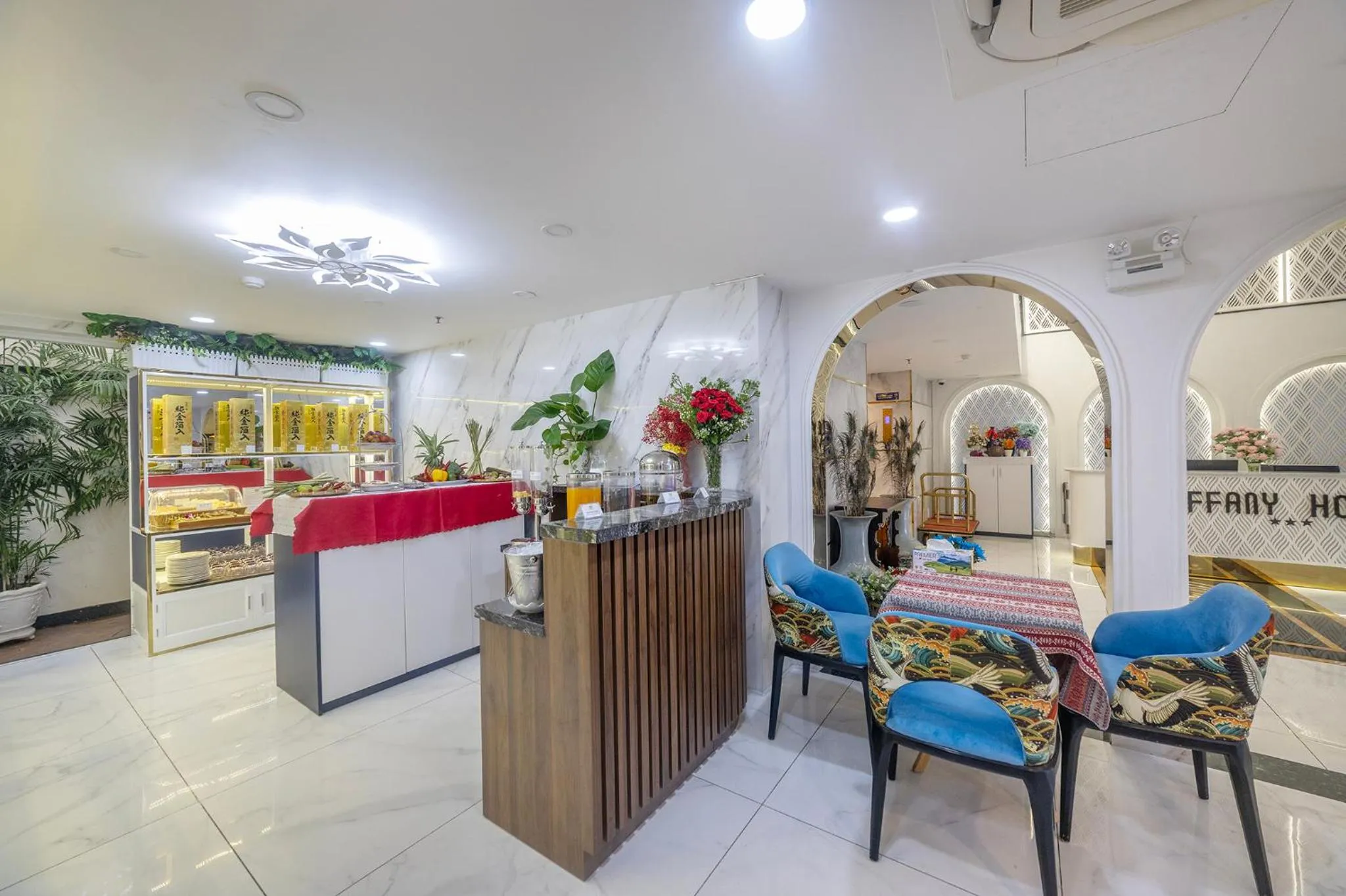 Restaurant/places to eat in Tiffany Hotel & Restaurant