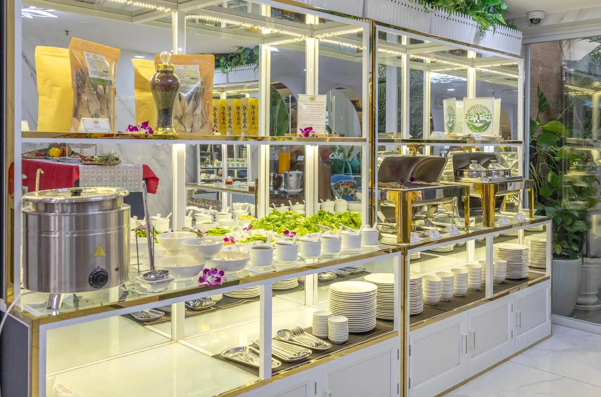 Food and drinks in Tiffany Hotel & Restaurant