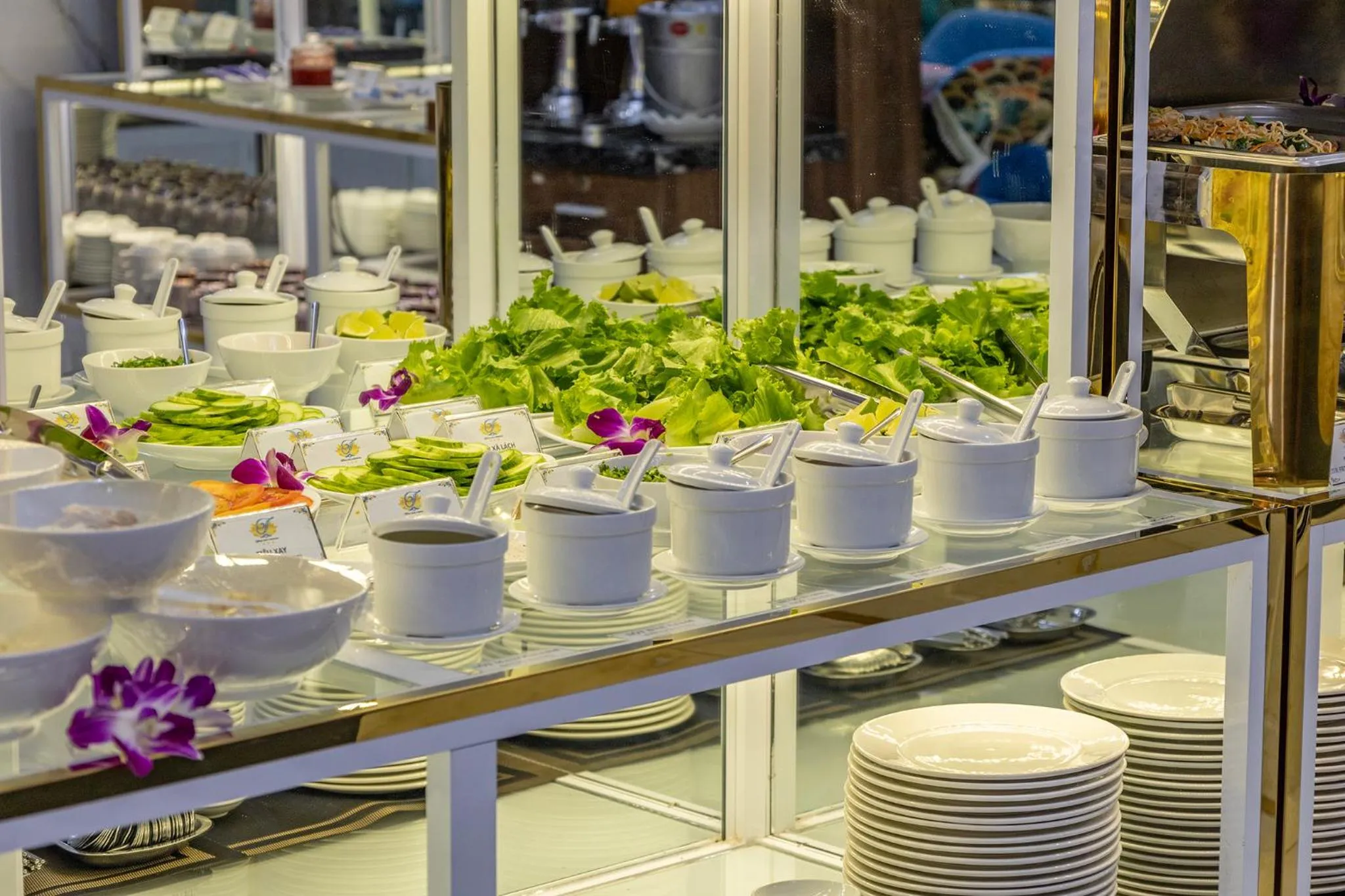 Food and drinks in Tiffany Hotel & Restaurant