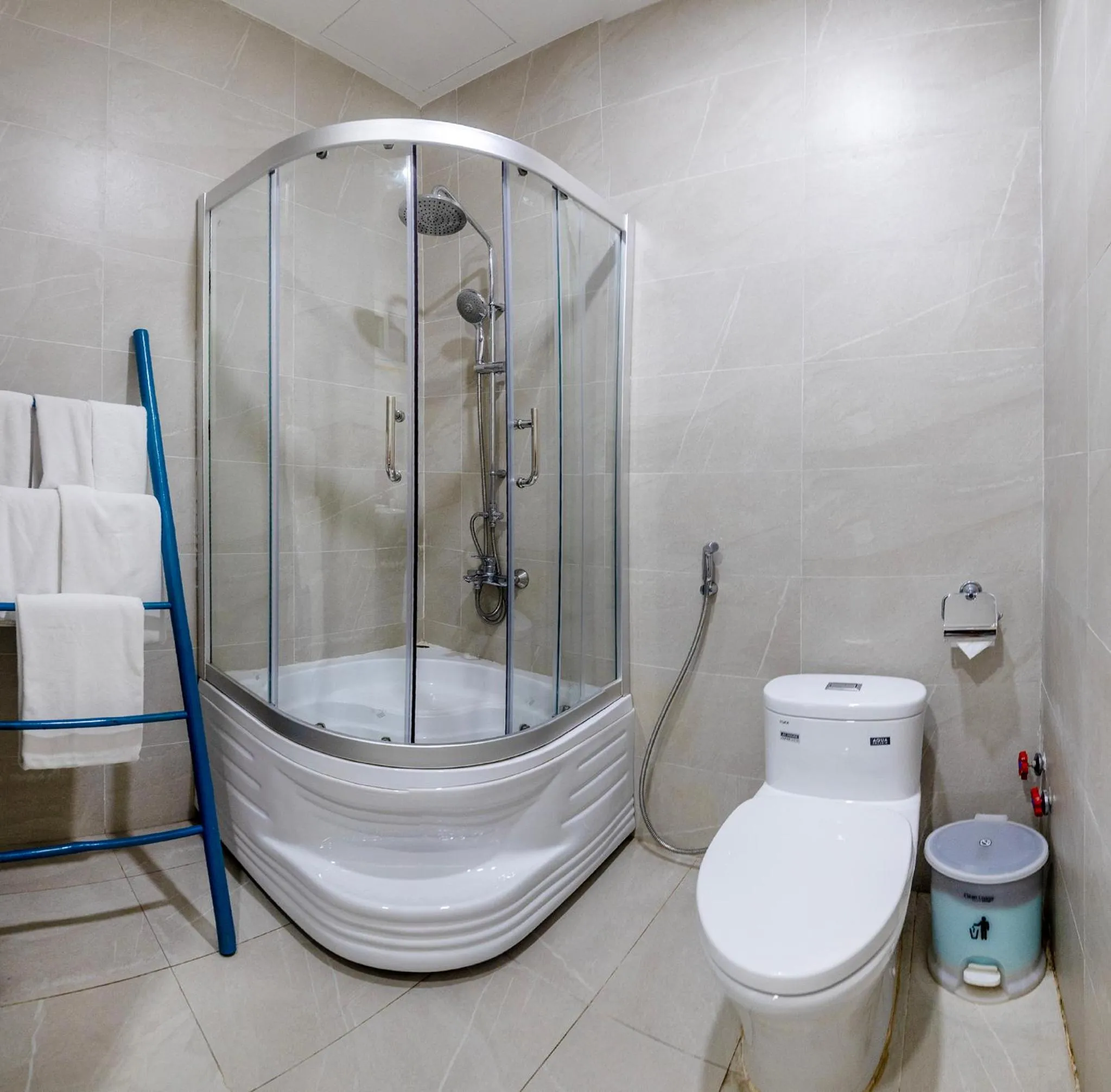 Bathroom in Tiffany Hotel & Restaurant