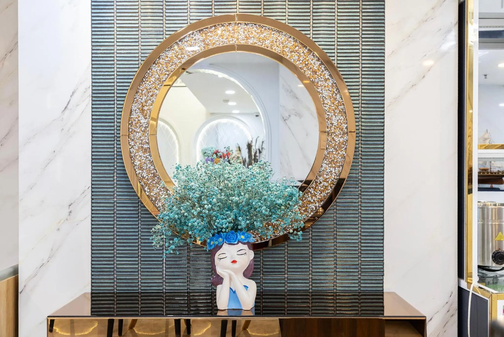 Decorative detail in Tiffany Hotel & Restaurant