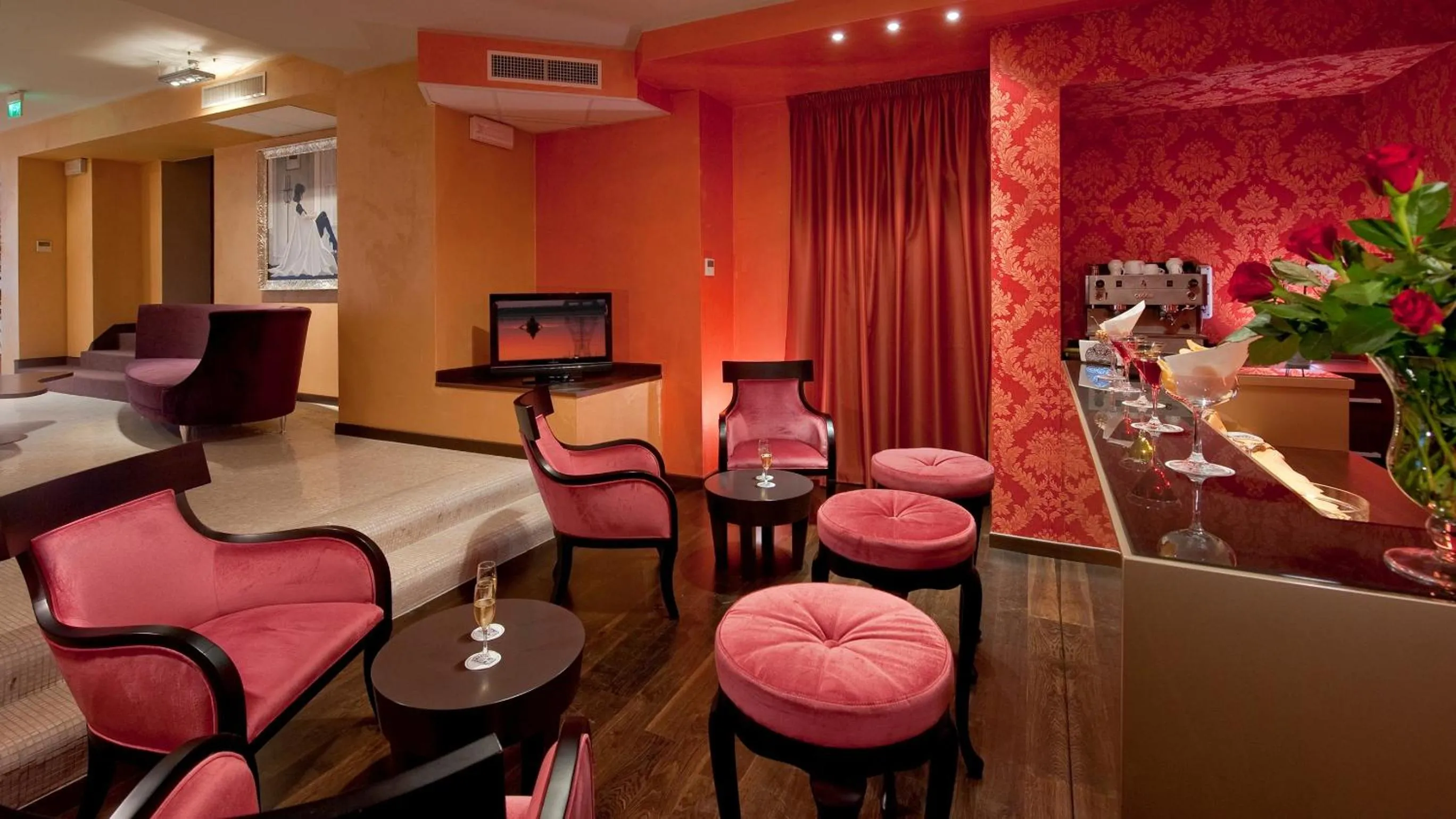 Lounge or bar in c-hotels Fiume