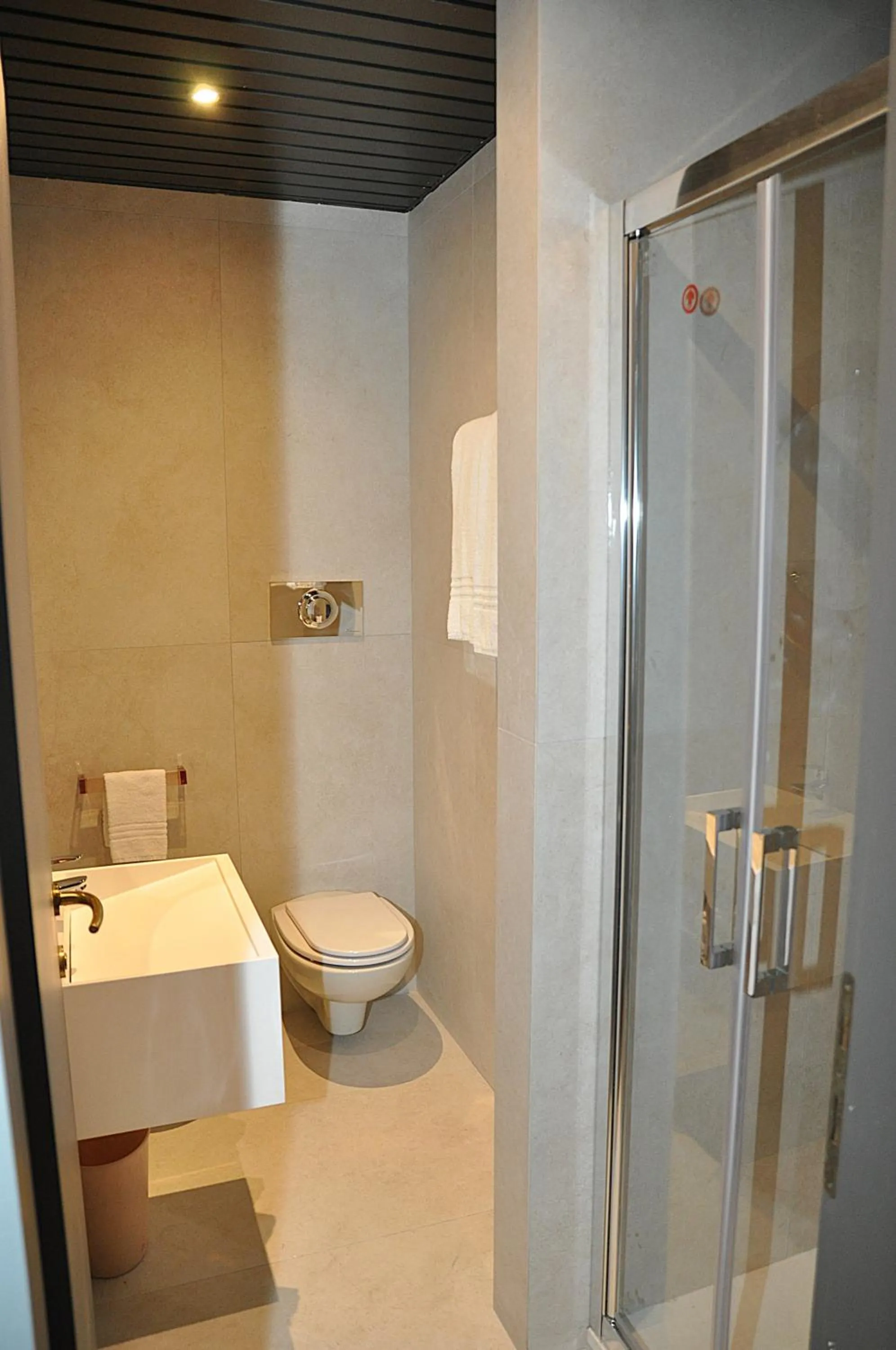 Bathroom in Hotel Comtur