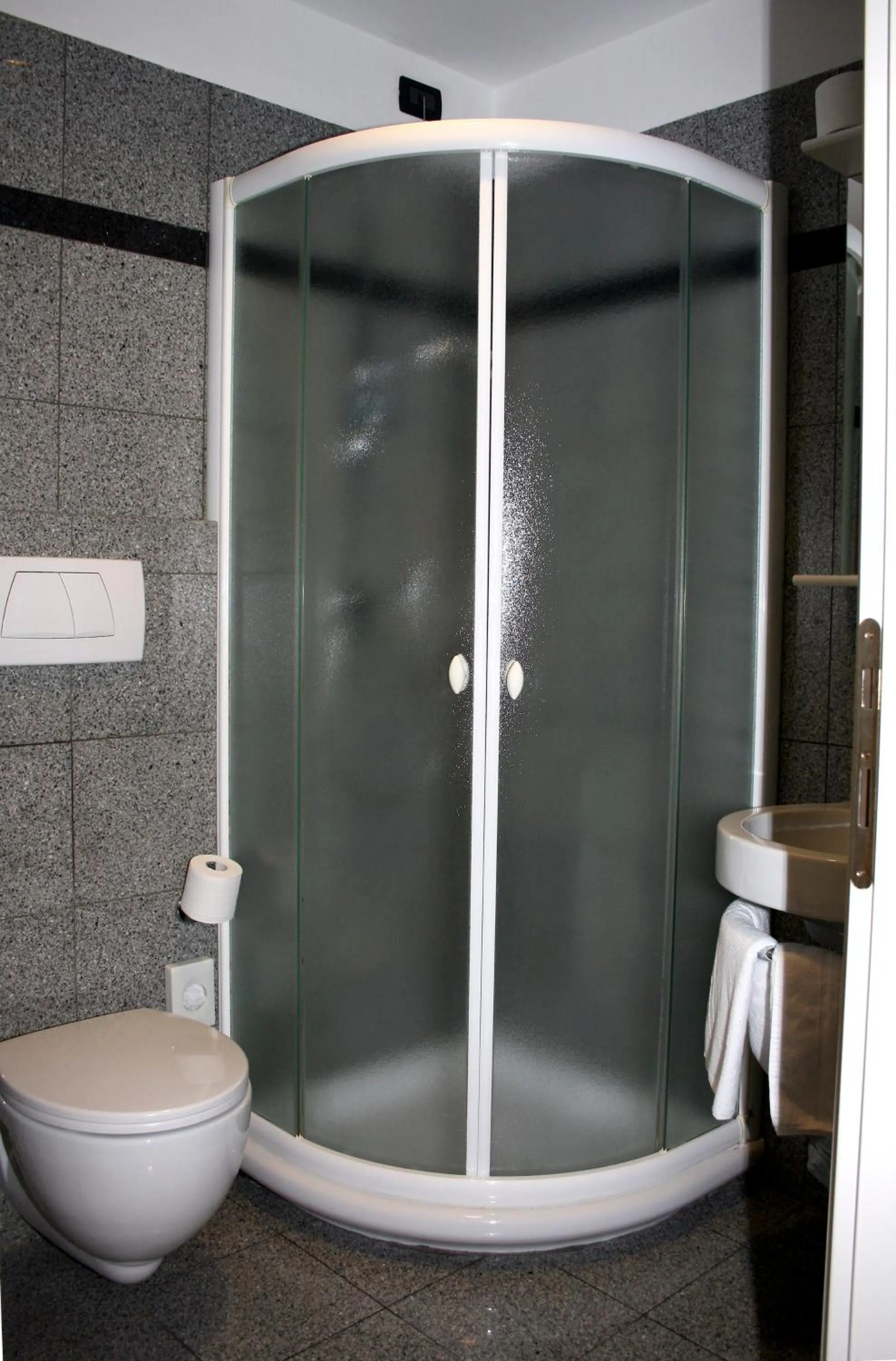Shower in Hotel Engadina