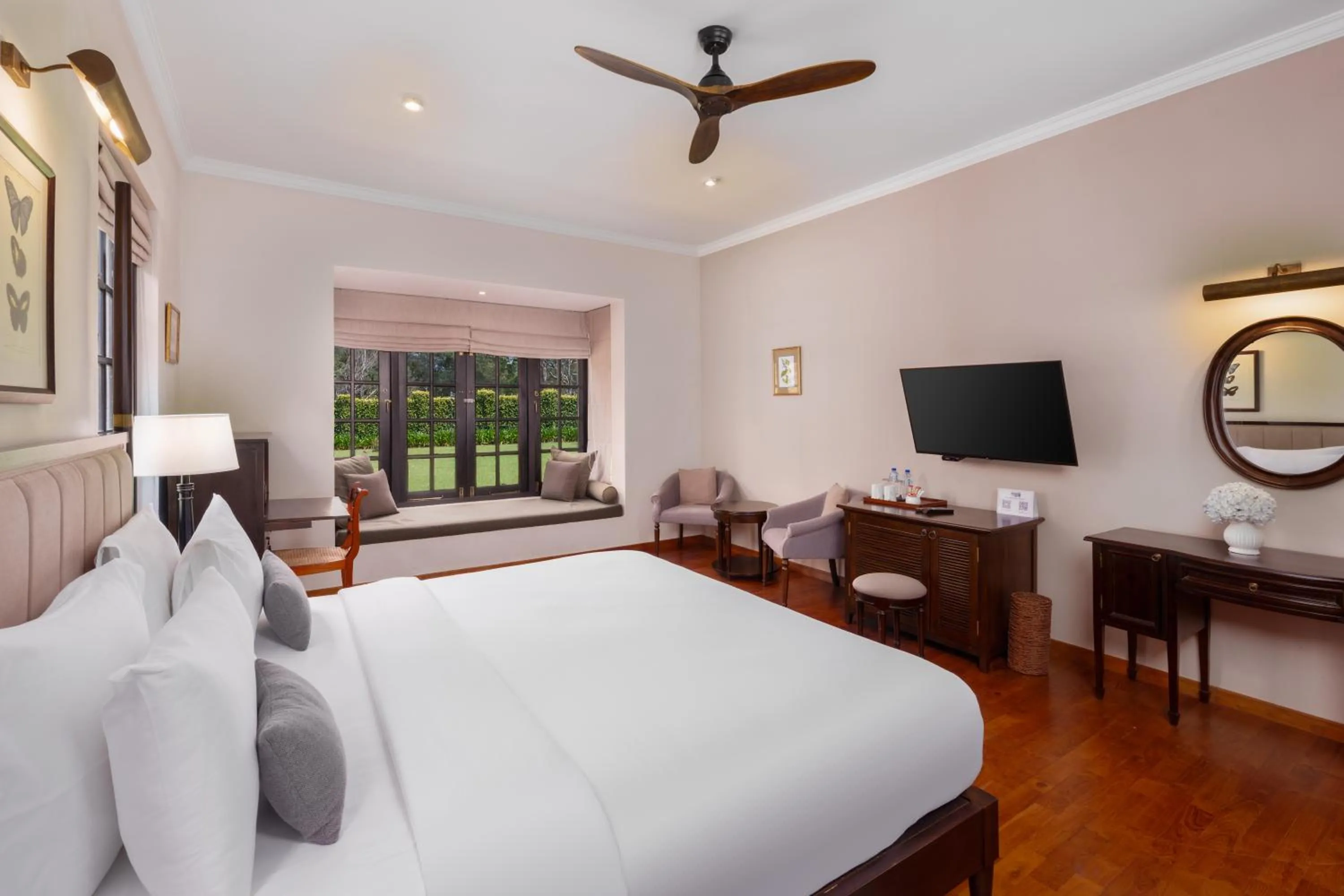 Bed in Chimneys Nuwara Eliya