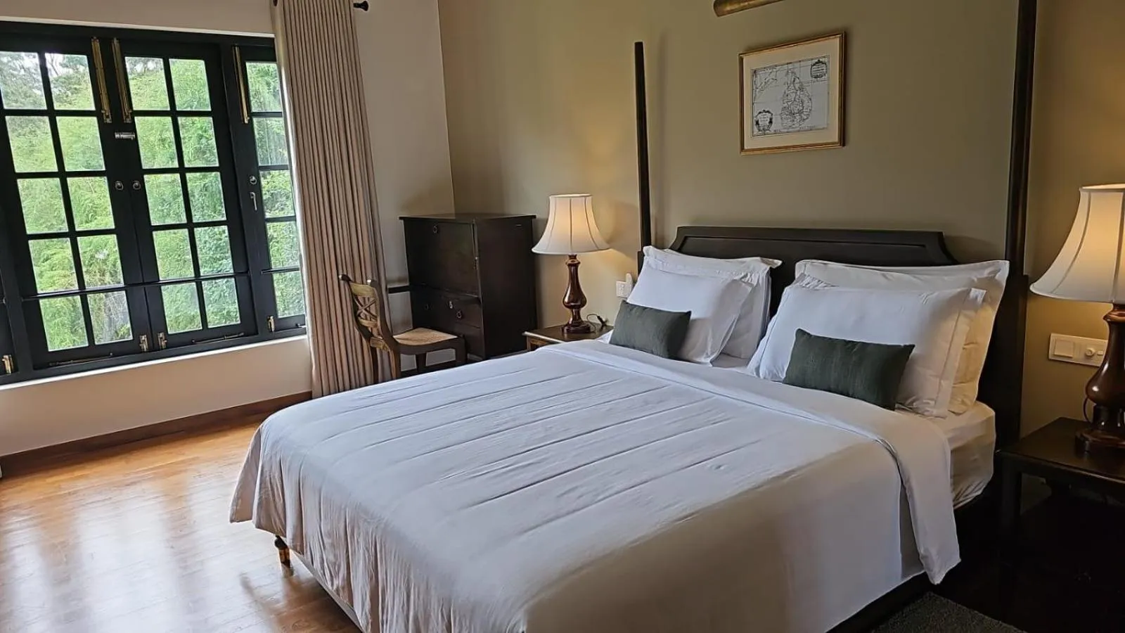 Bed in Chimneys Nuwara Eliya