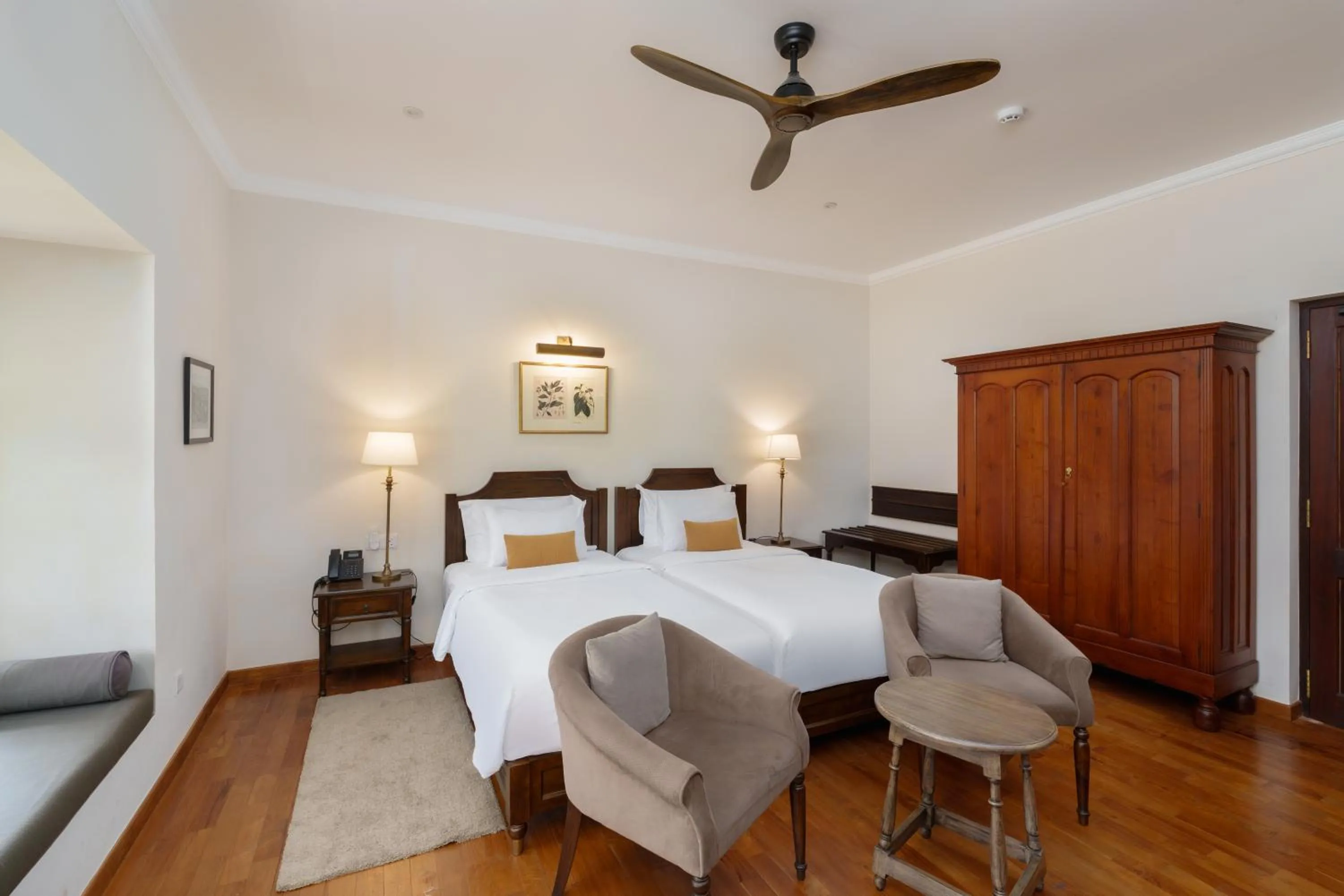 Bed in Chimneys Nuwara Eliya