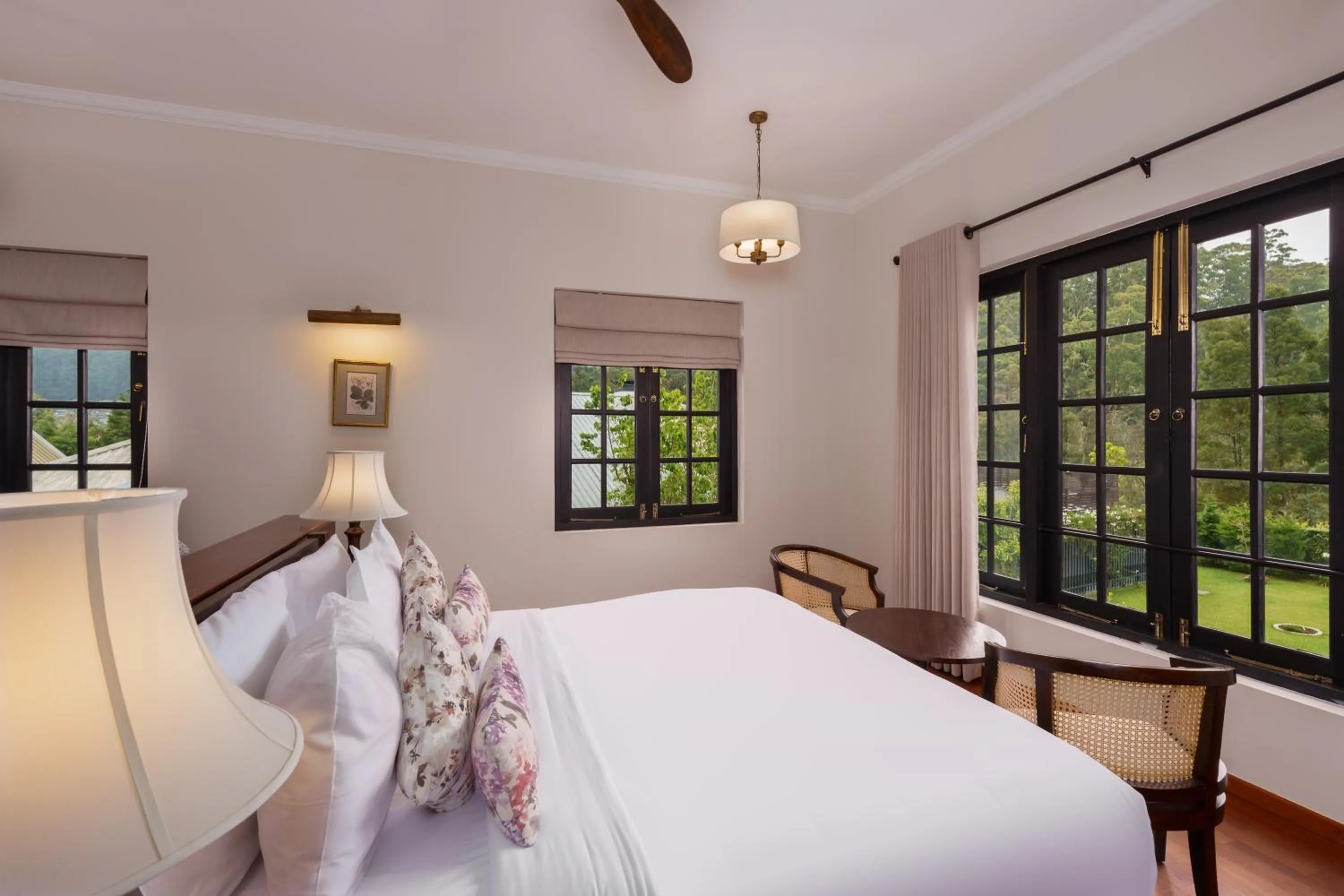 Bed in Chimneys Nuwara Eliya