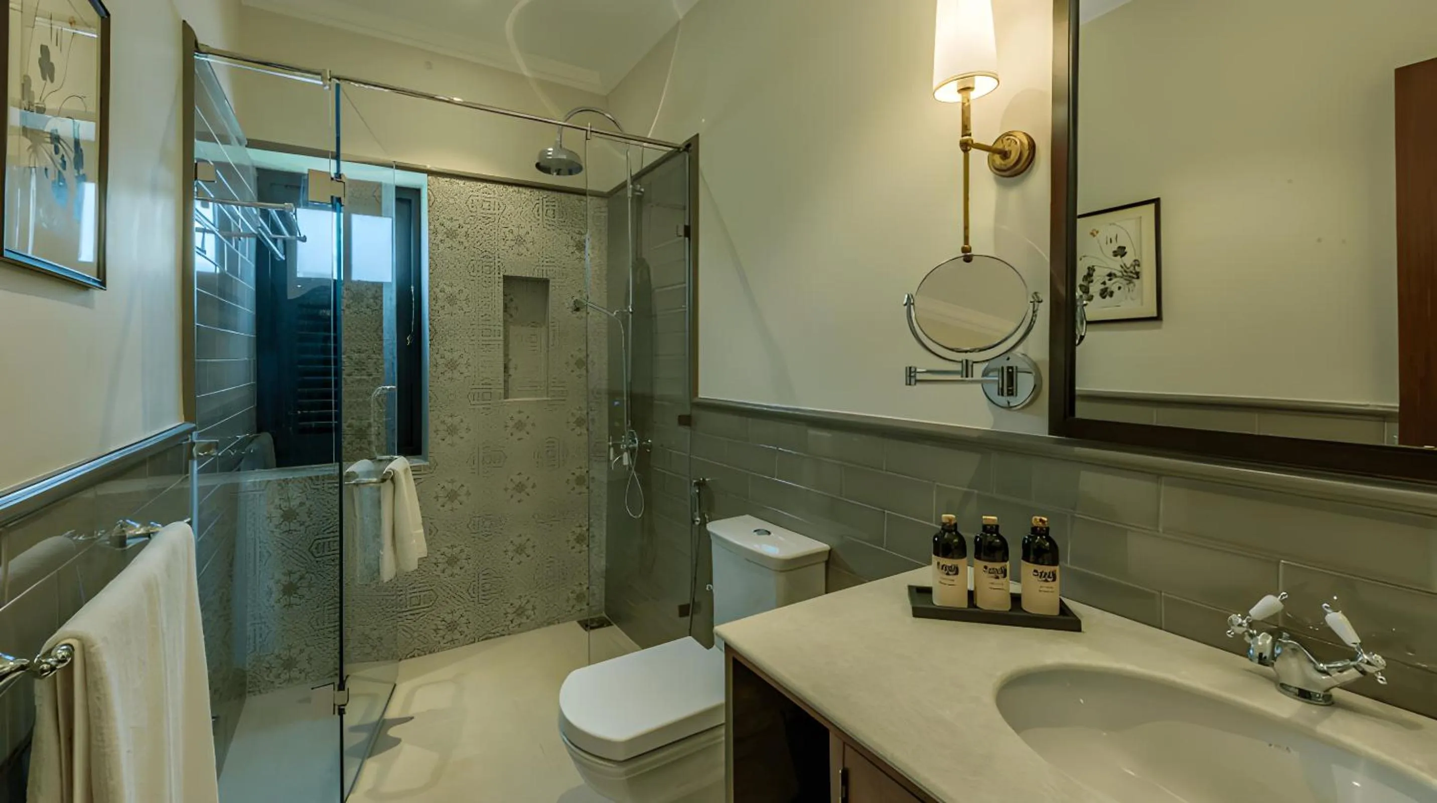 Shower in Chimneys Nuwara Eliya