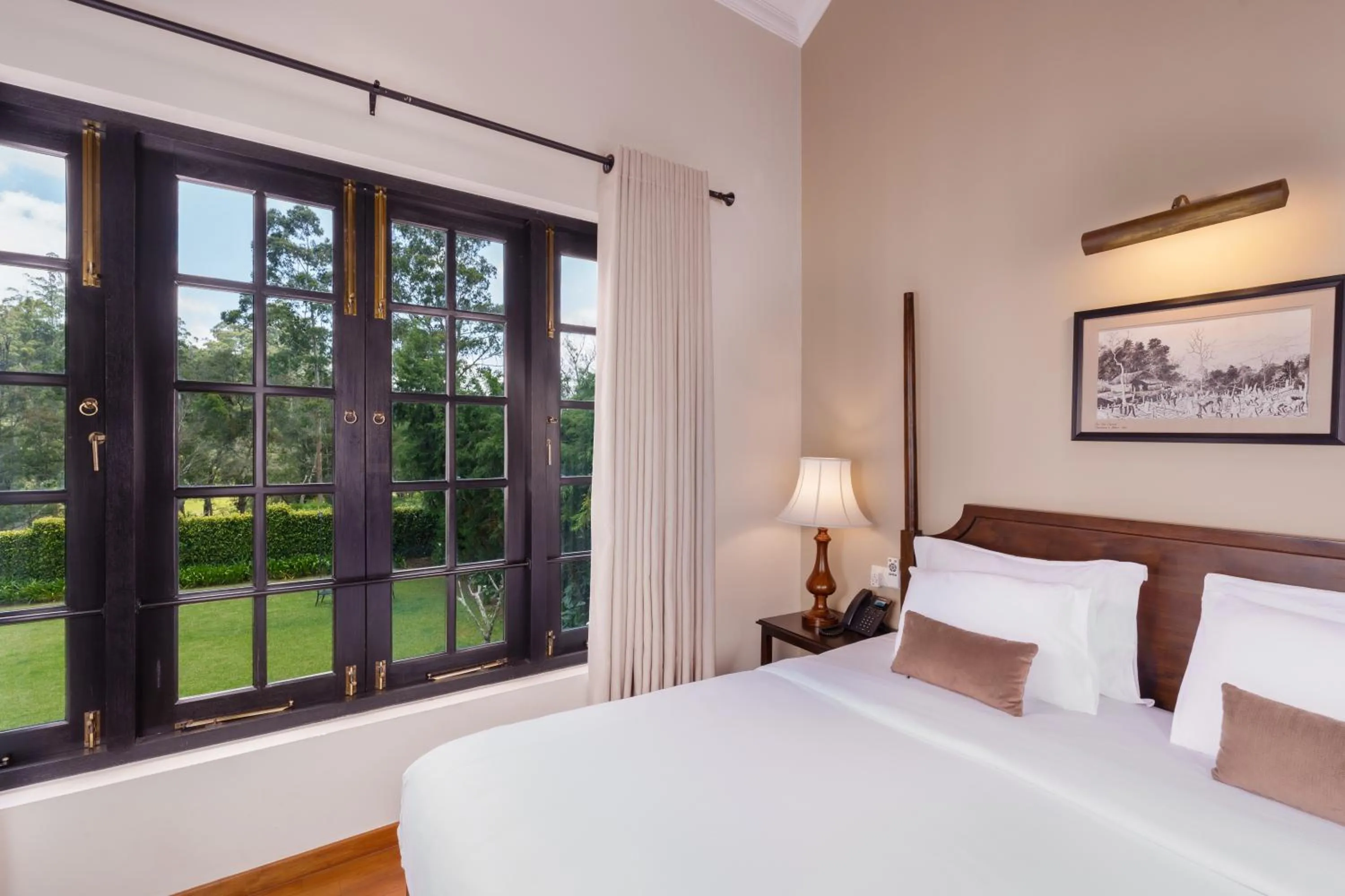 Bed in Chimneys Nuwara Eliya