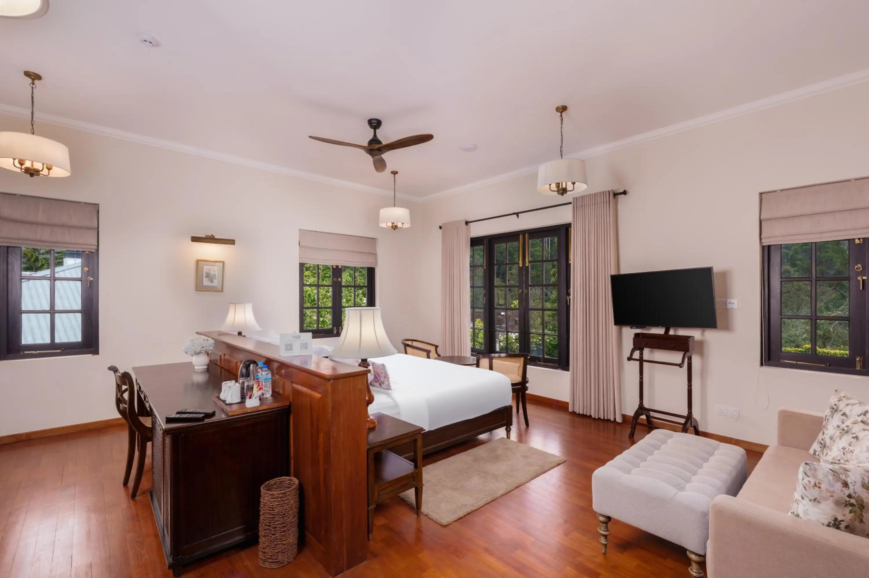 Bed in Chimneys Nuwara Eliya