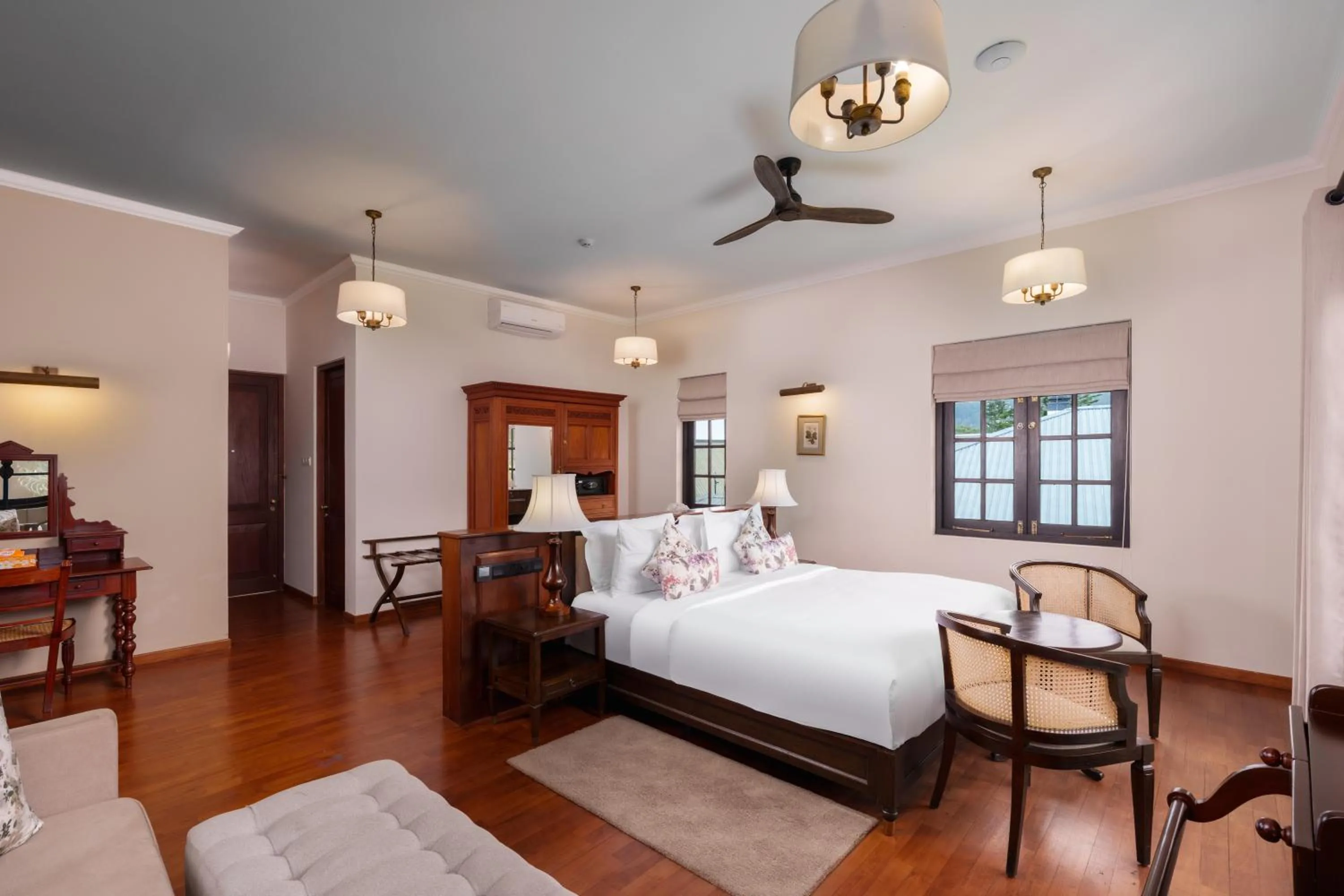 Bed in Chimneys Nuwara Eliya