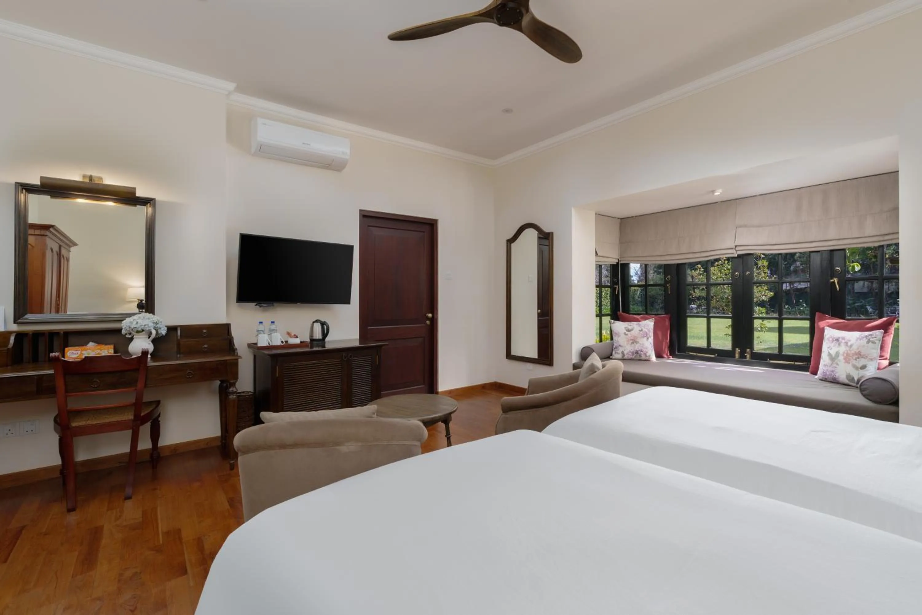 Bed in Chimneys Nuwara Eliya