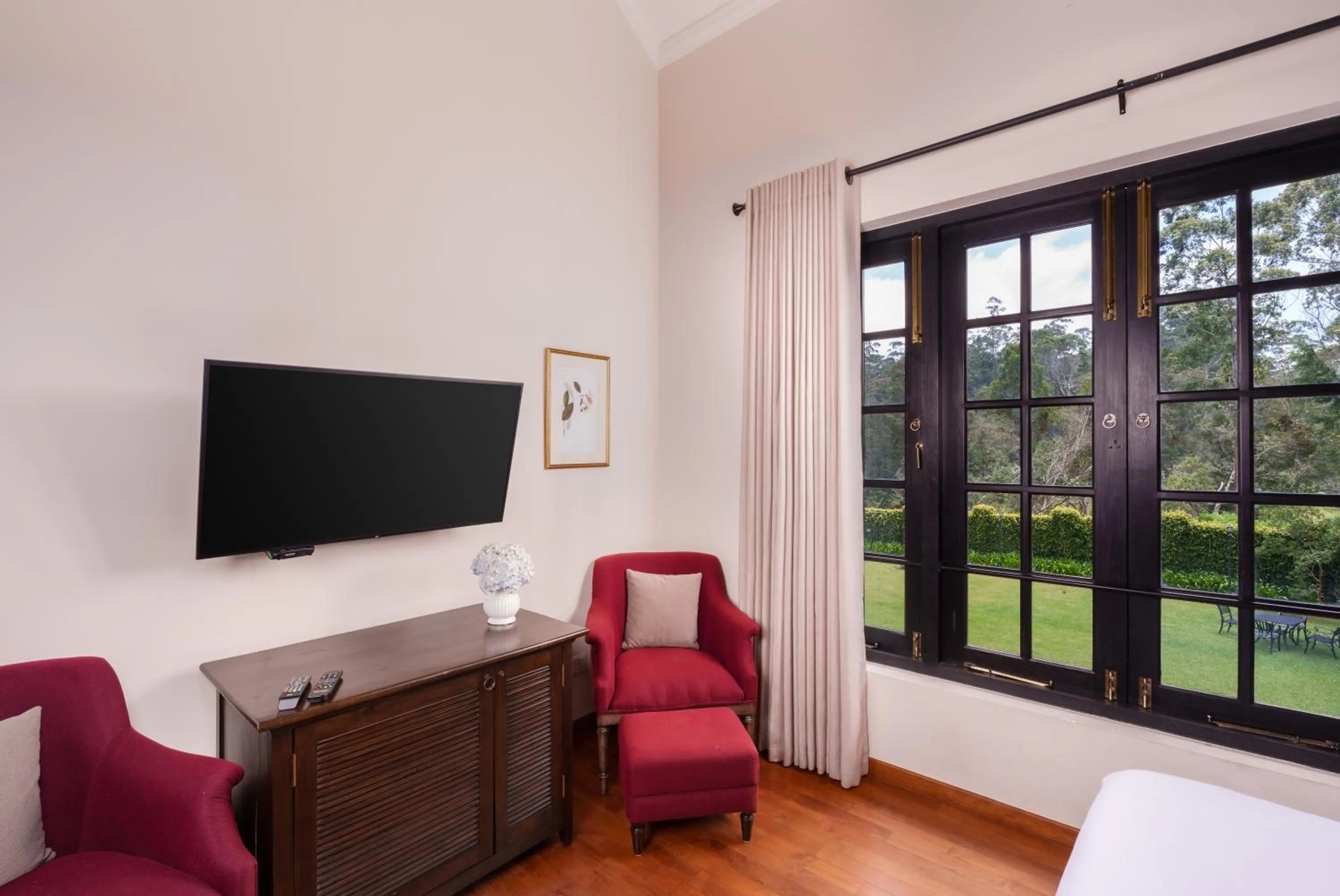 Bed in Chimneys Nuwara Eliya