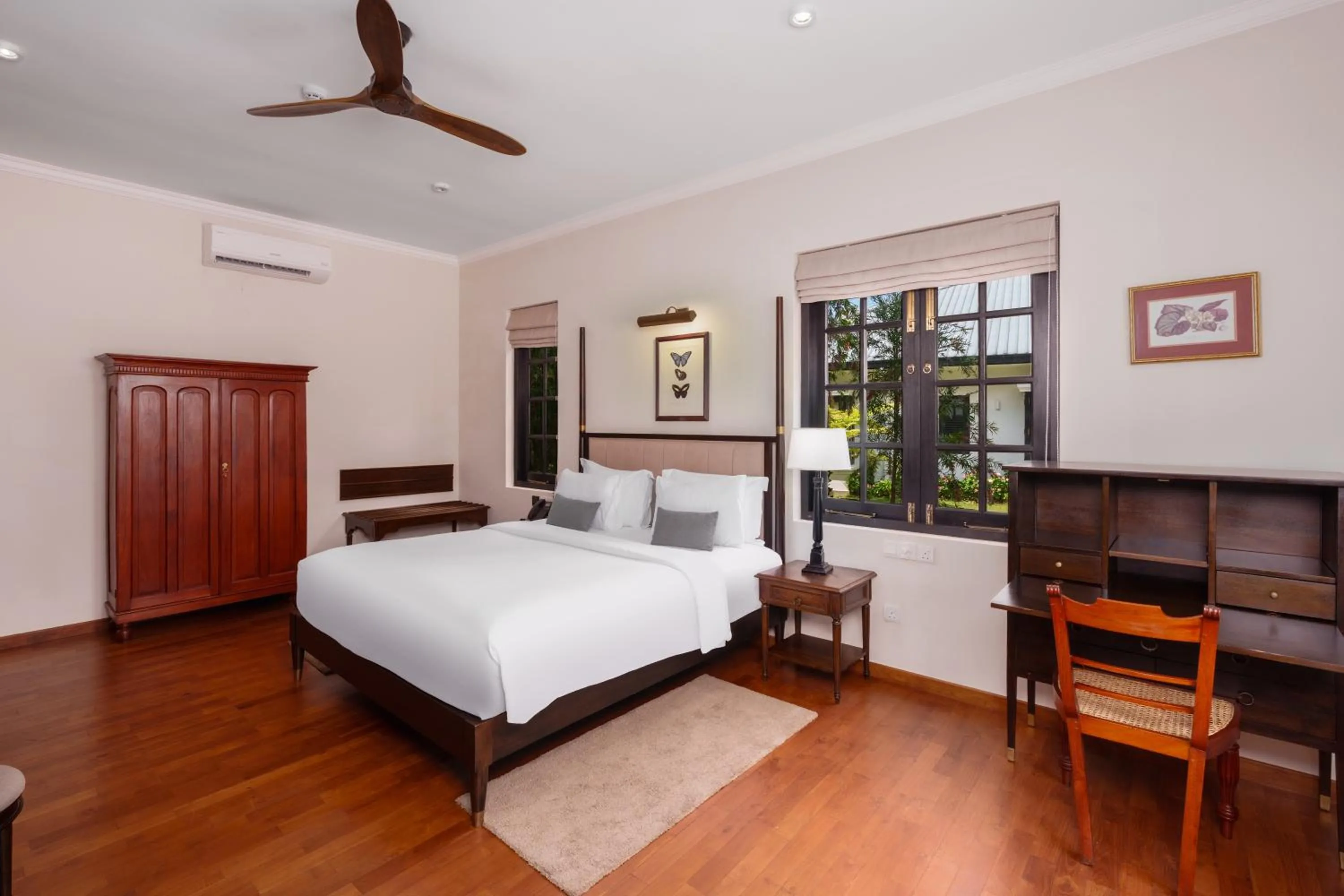 Bed in Chimneys Nuwara Eliya