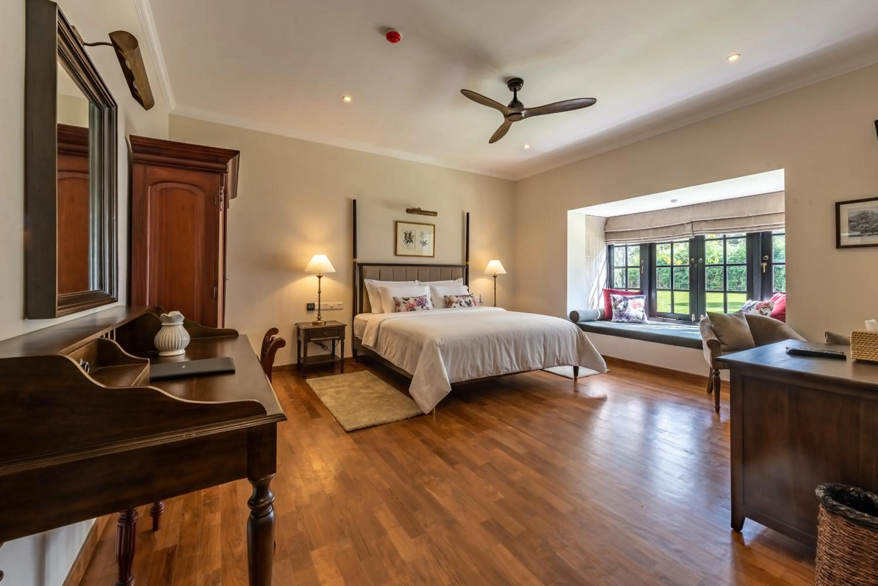 Bed in Chimneys Nuwara Eliya