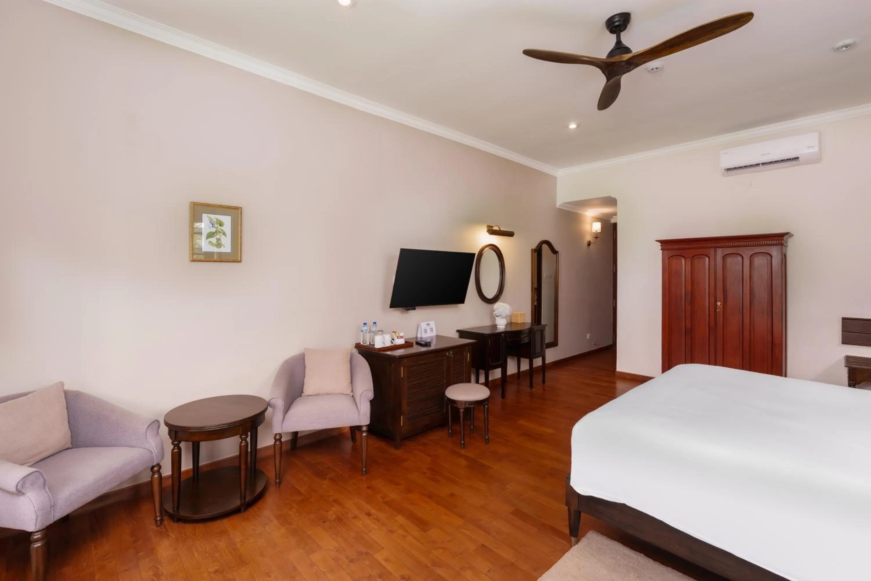 Bed in Chimneys Nuwara Eliya
