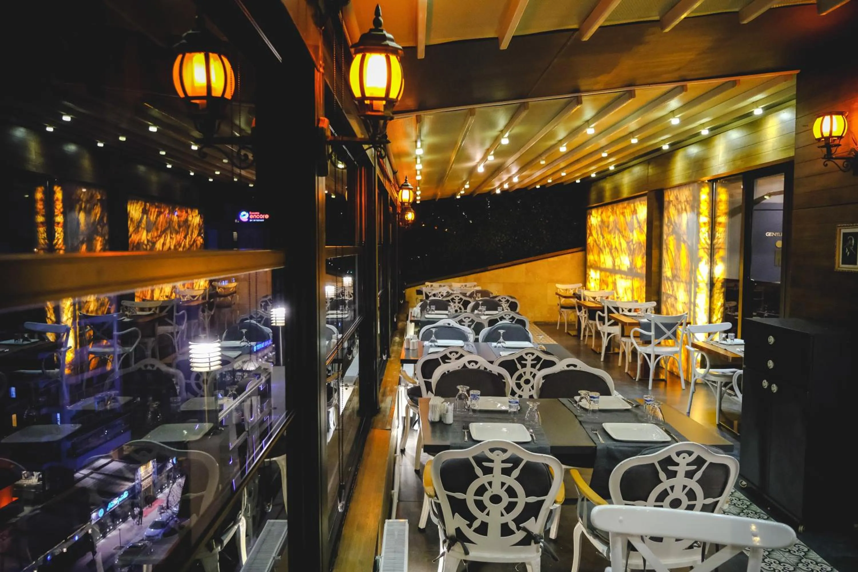 Restaurant/places to eat in INN TOWN HOTEL