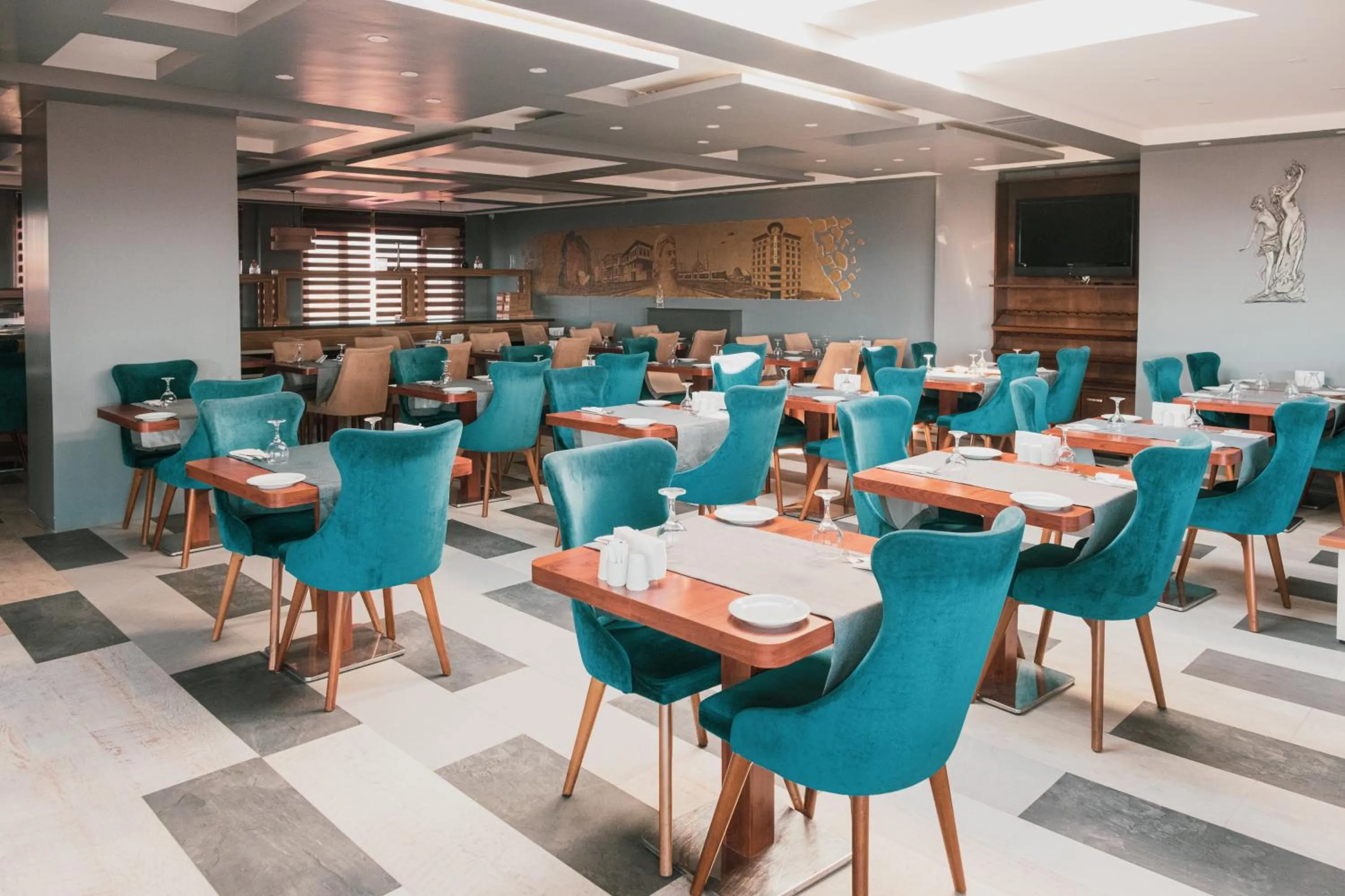 Restaurant/places to eat in INN TOWN HOTEL