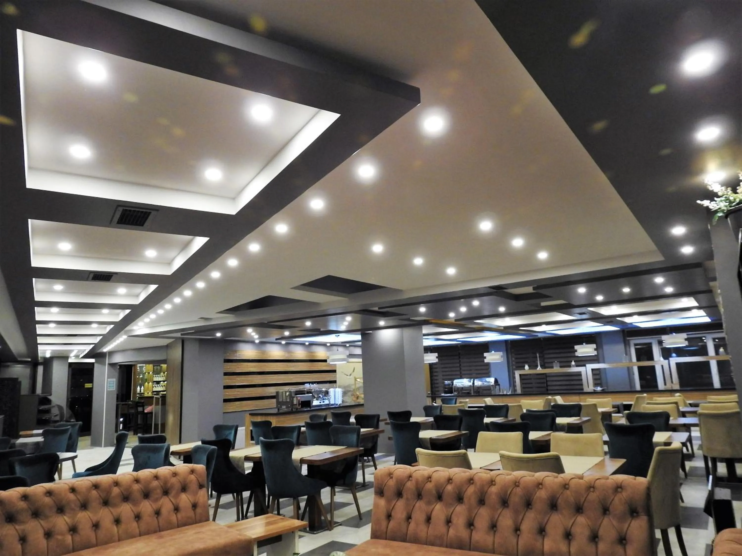 Restaurant/places to eat in INN TOWN HOTEL