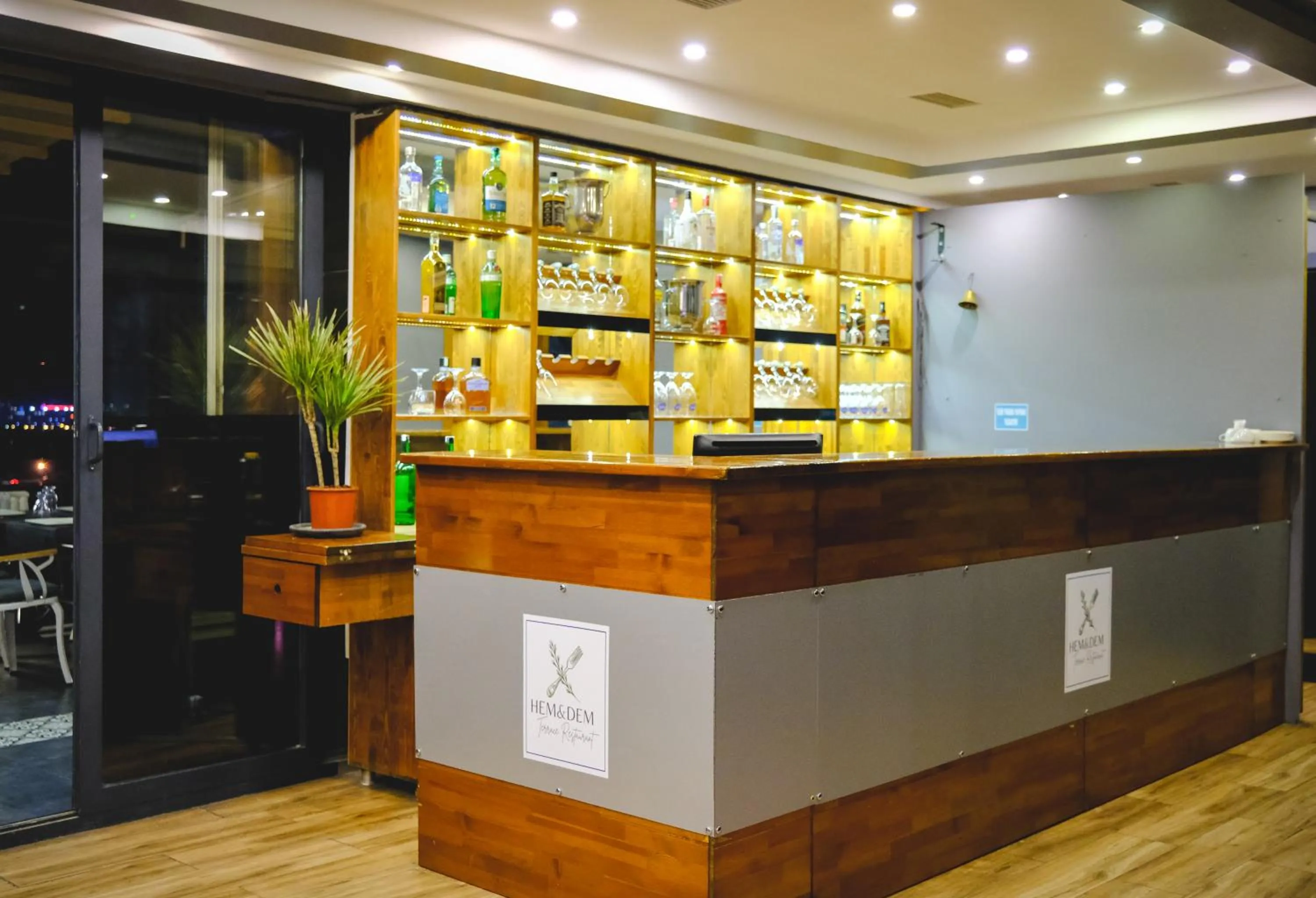 Restaurant/places to eat in INN TOWN HOTEL